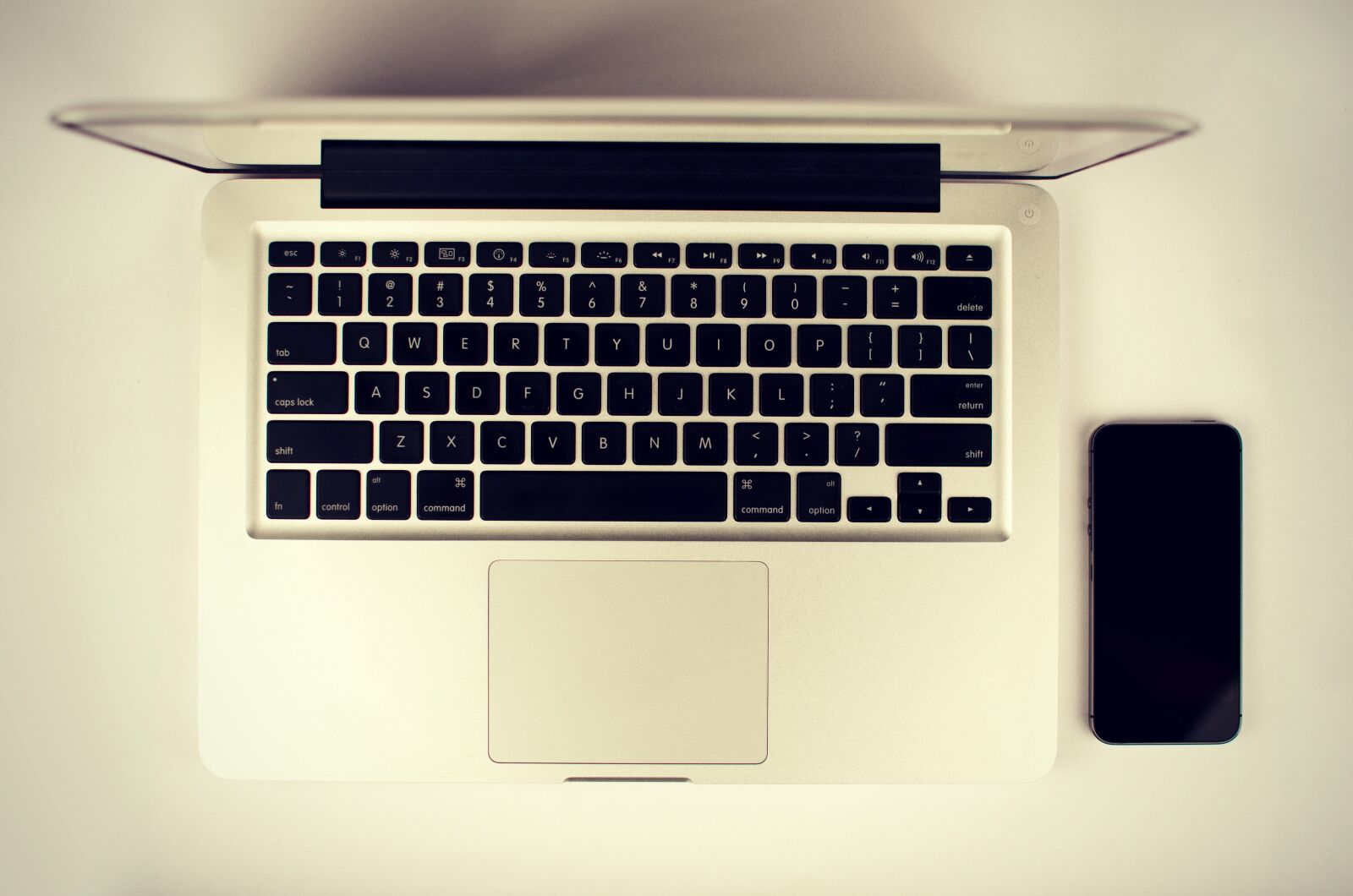 Nikon D5100 sample photo. Laptop, apple, keyboard photography