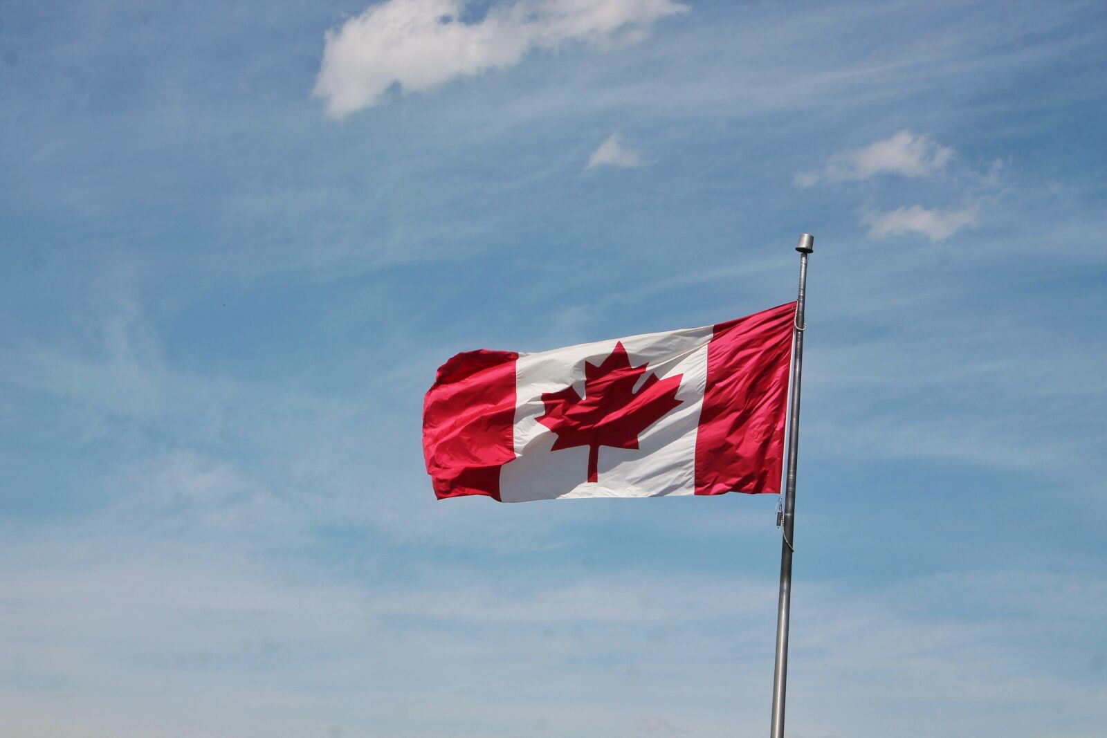 Canon EOS 1100D (EOS Rebel T3 / EOS Kiss X50) sample photo. Canada, flag, canadian photography