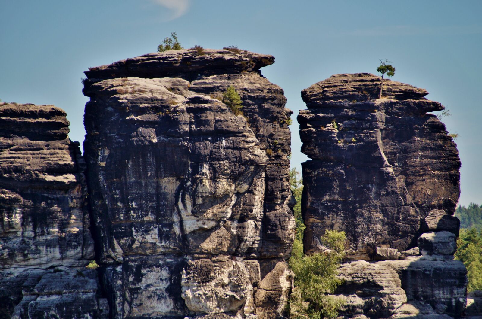 Sony SLT-A58 sample photo. Sandstone, rocks, services photography