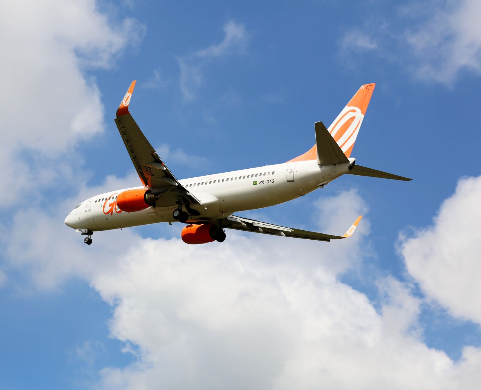 Canon EOS 5D Mark III sample photo. Plane, flying, commercial photography