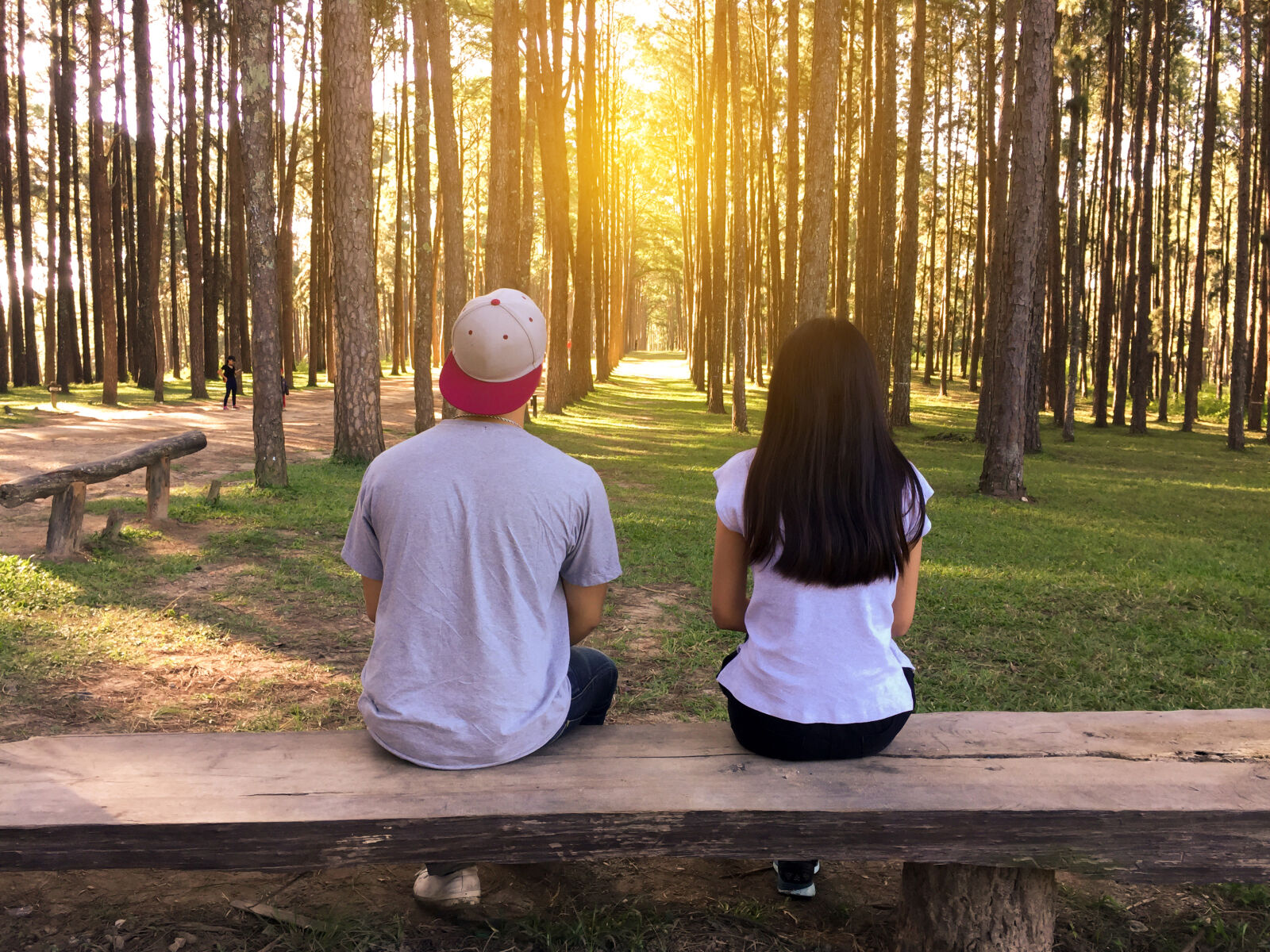 iPhone 6 Plus back camera 4.15mm f/2.2 sample photo. Bench, countryside, couple, dating photography