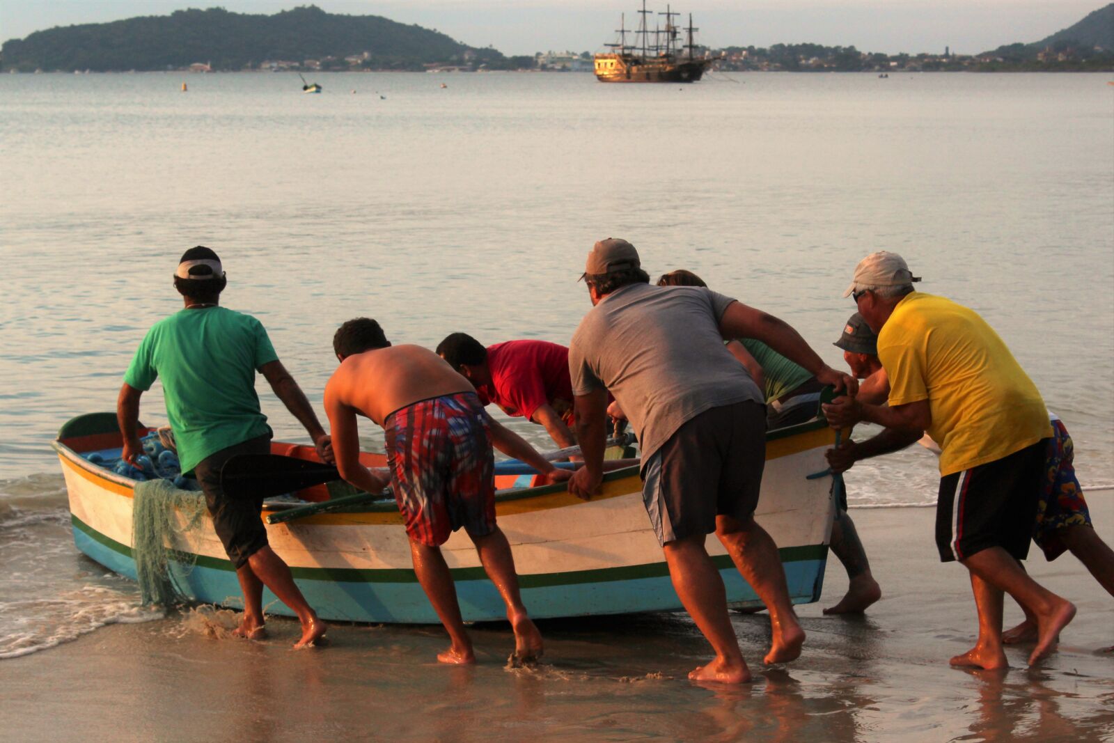 Canon EOS 1200D (EOS Rebel T5 / EOS Kiss X70 / EOS Hi) sample photo. Fishermen, team, union photography