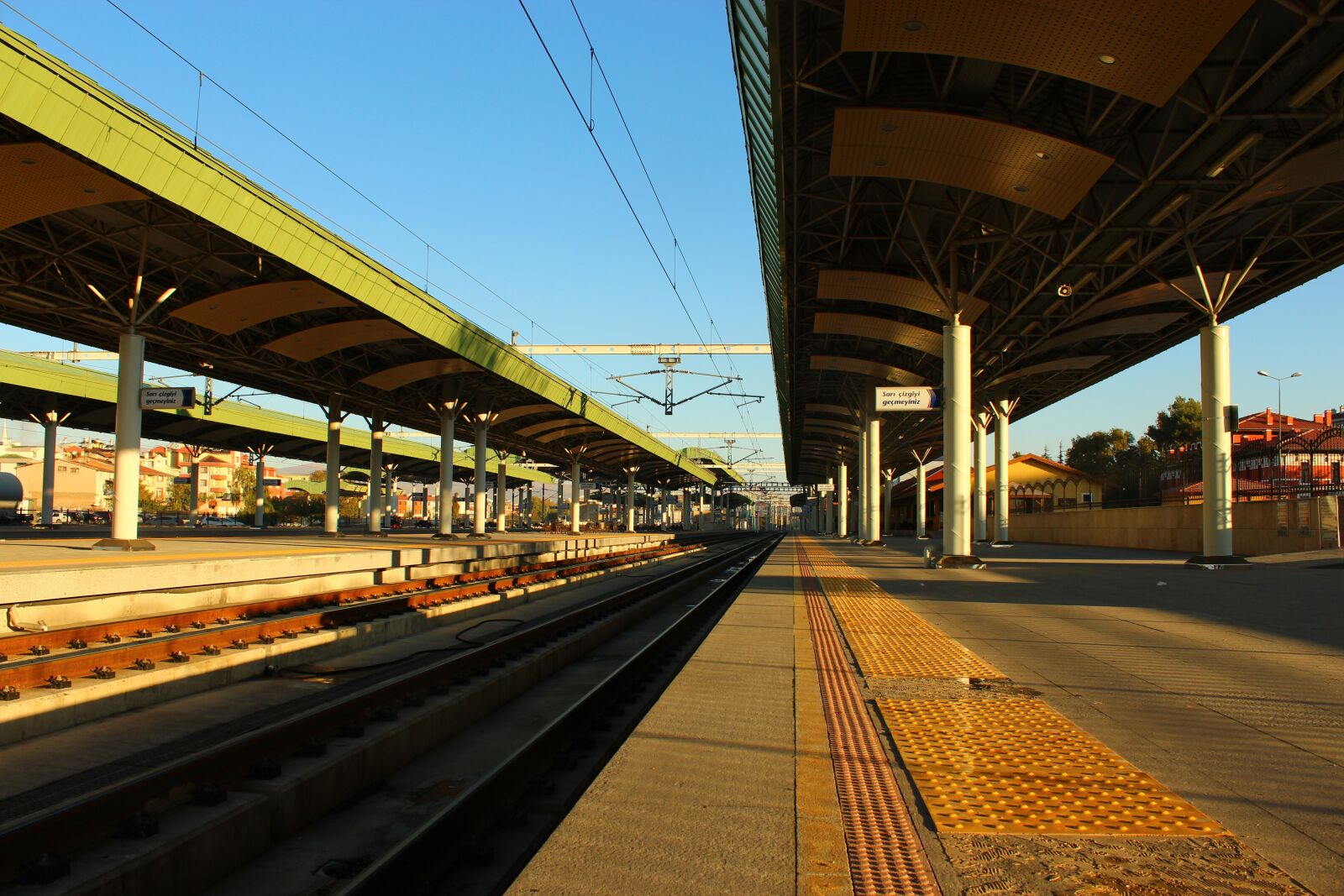 Canon EOS 600D (Rebel EOS T3i / EOS Kiss X5) sample photo. Konya station, high-speed train photography