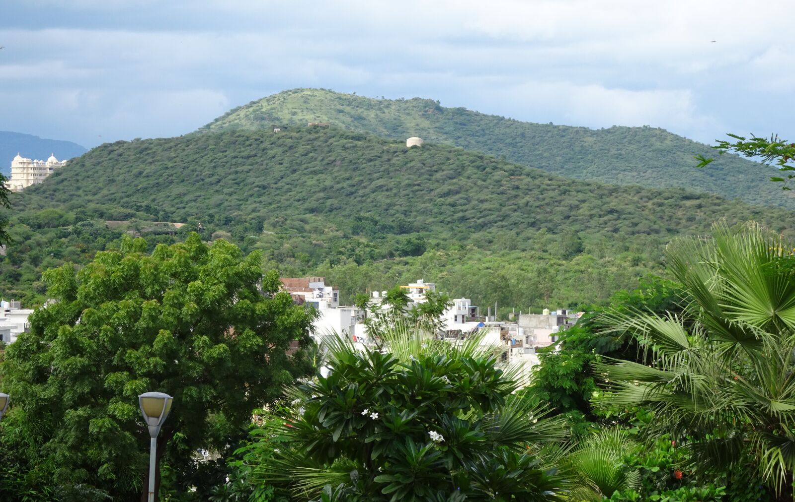 Sony Cyber-shot DSC-HX90V sample photo. Udaipur, mountain, aravallis photography
