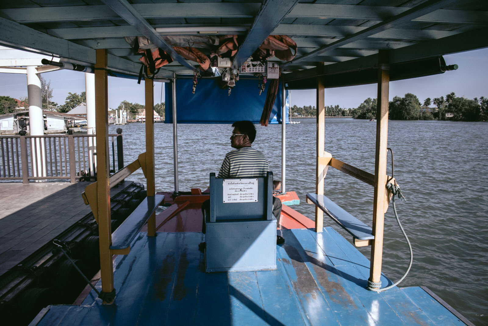 Canon EOS 700D (EOS Rebel T5i / EOS Kiss X7i) sample photo. Boat, man, thailand photography