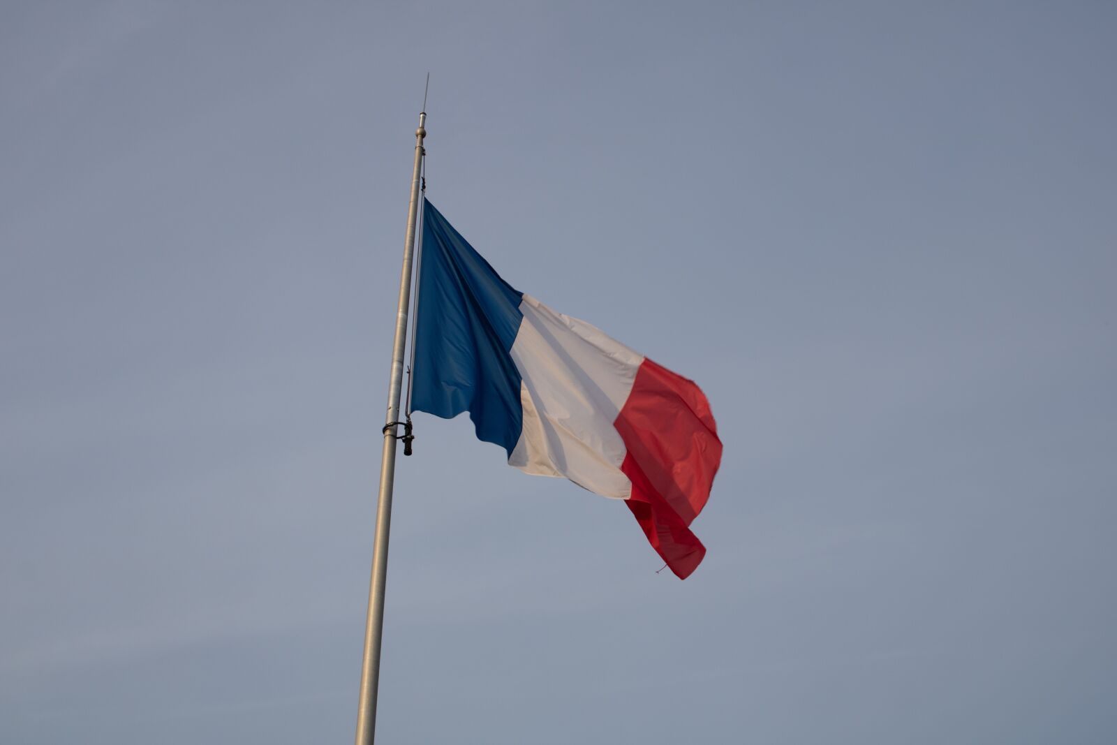 Canon EOS 750D (EOS Rebel T6i / EOS Kiss X8i) sample photo. Flag, france, paris photography