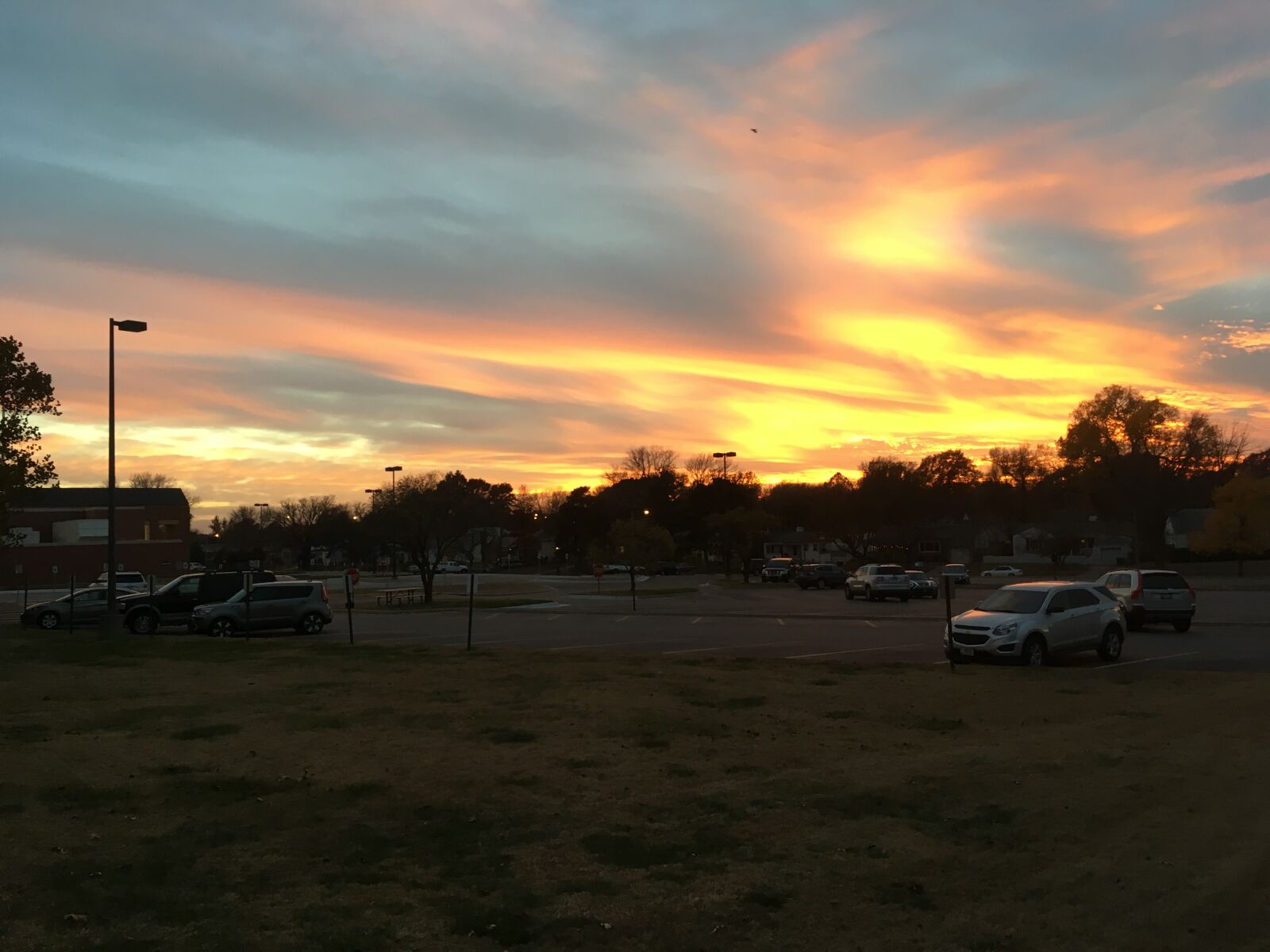 iPhone SE back camera 4.15mm f/2.2 sample photo. Sunset, clouds, sky photography