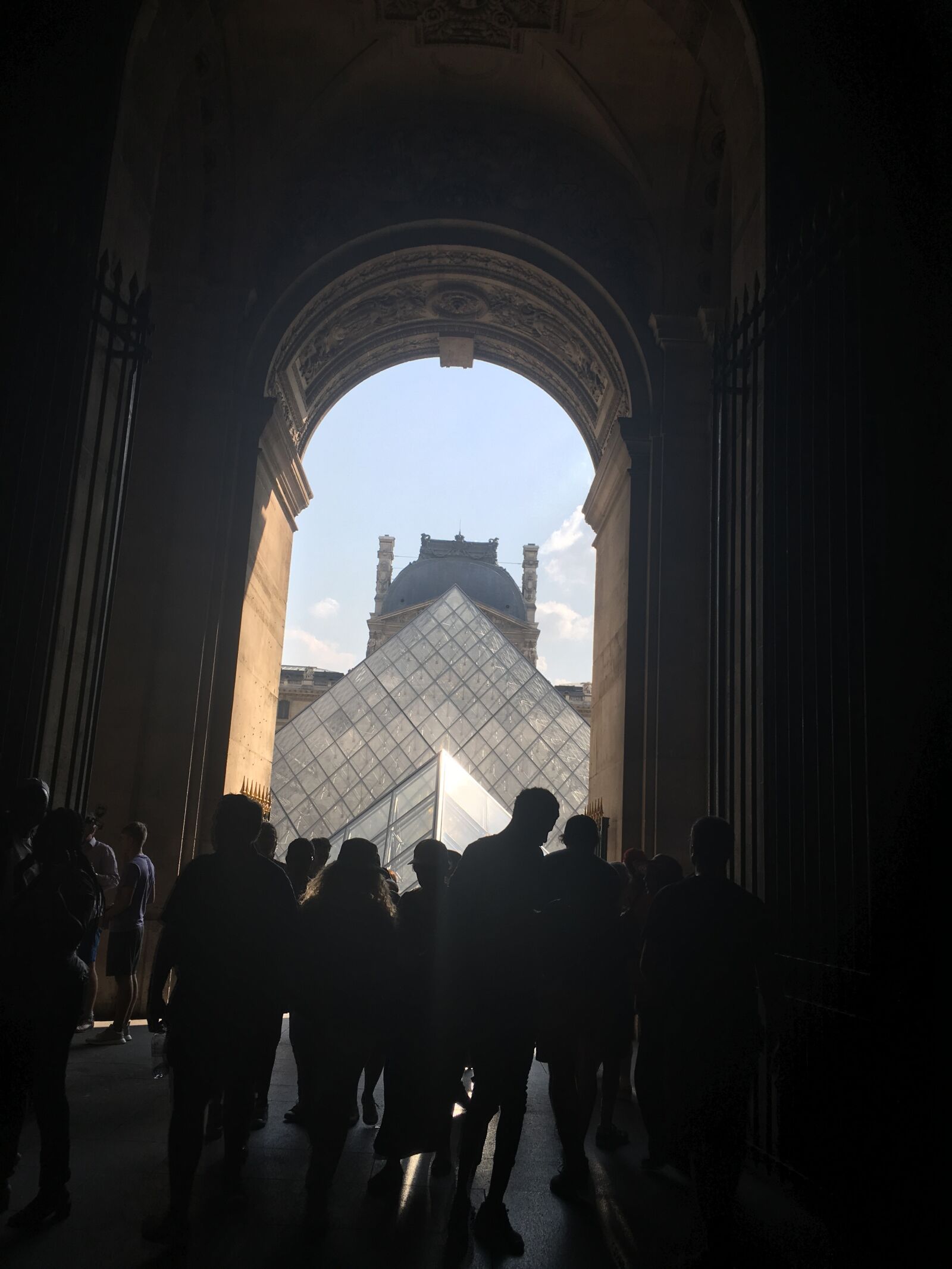 iPhone SE back camera 4.15mm f/2.2 sample photo. Museo of louvre, in photography