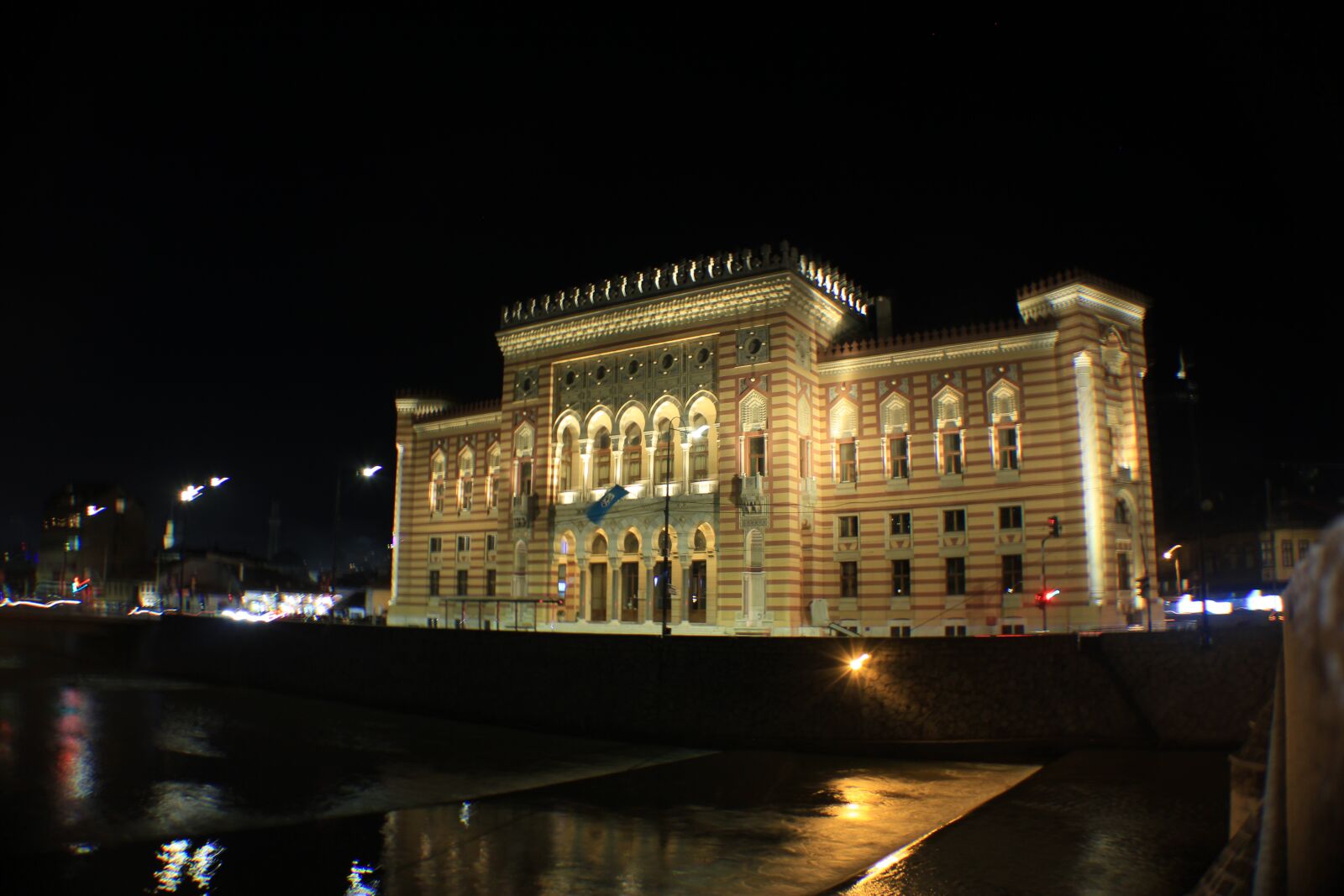 Canon EOS 550D (EOS Rebel T2i / EOS Kiss X4) sample photo. Sarajevo, vjecnica, citihall photography