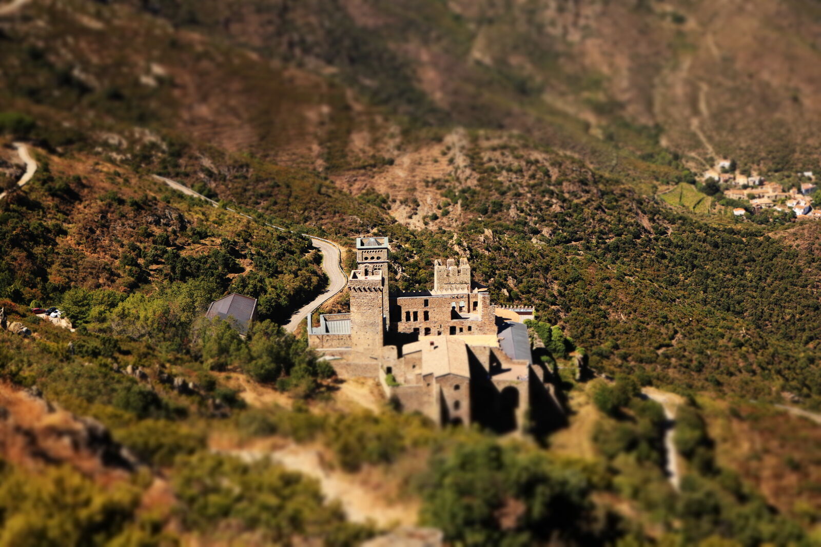 Canon EOS 750D (EOS Rebel T6i / EOS Kiss X8i) sample photo. Gray, castle photography
