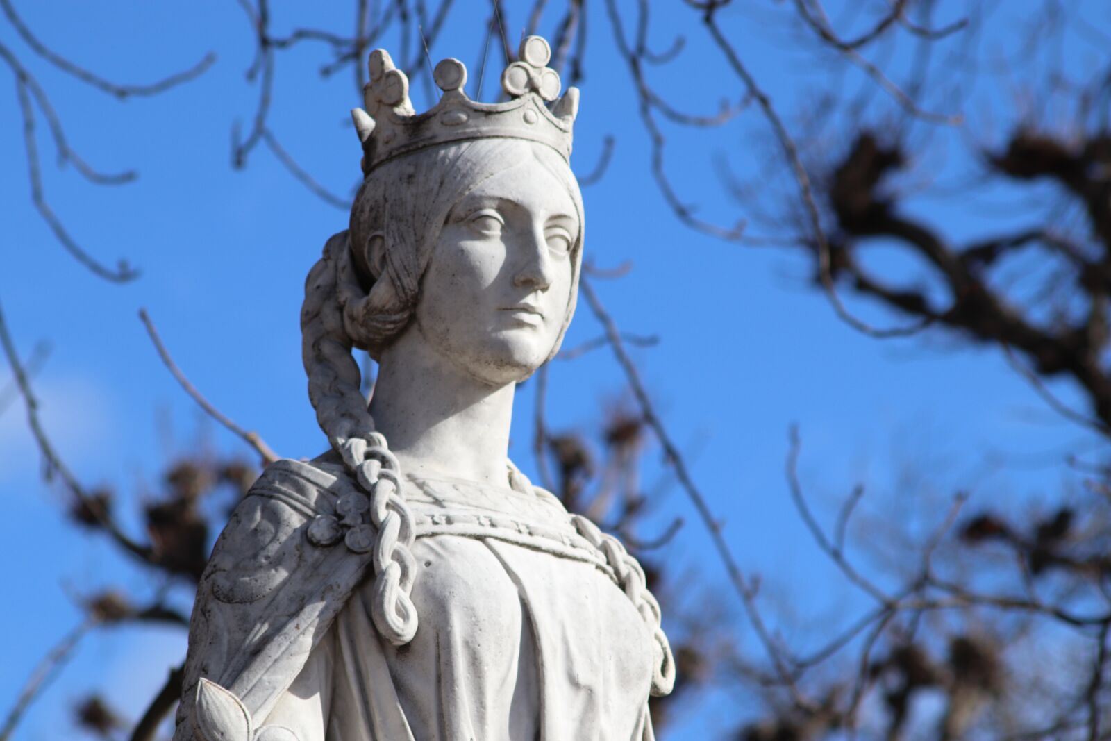 Canon EOS 800D (EOS Rebel T7i / EOS Kiss X9i) sample photo. Statue, pierre, queen photography