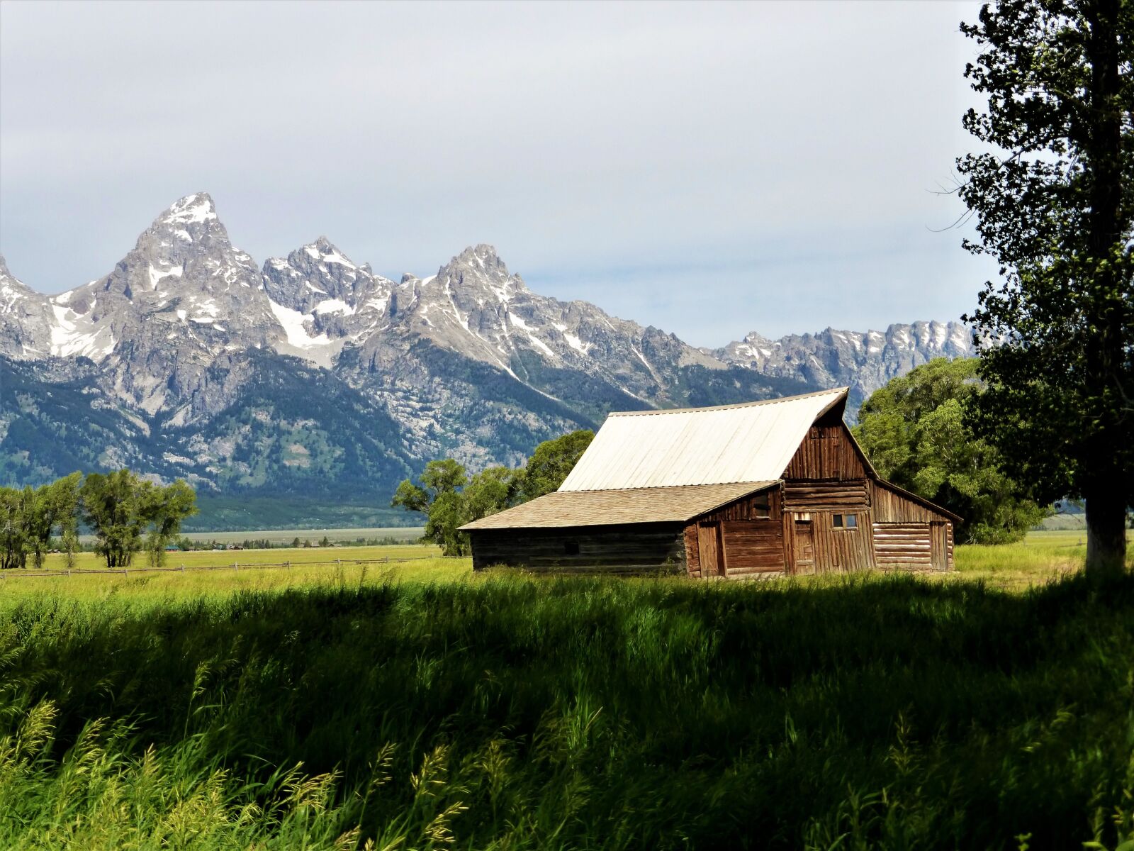 Panasonic Lumix DMC-ZS25 (Lumix DMC-TZ35) sample photo. Building, usa, mountain photography