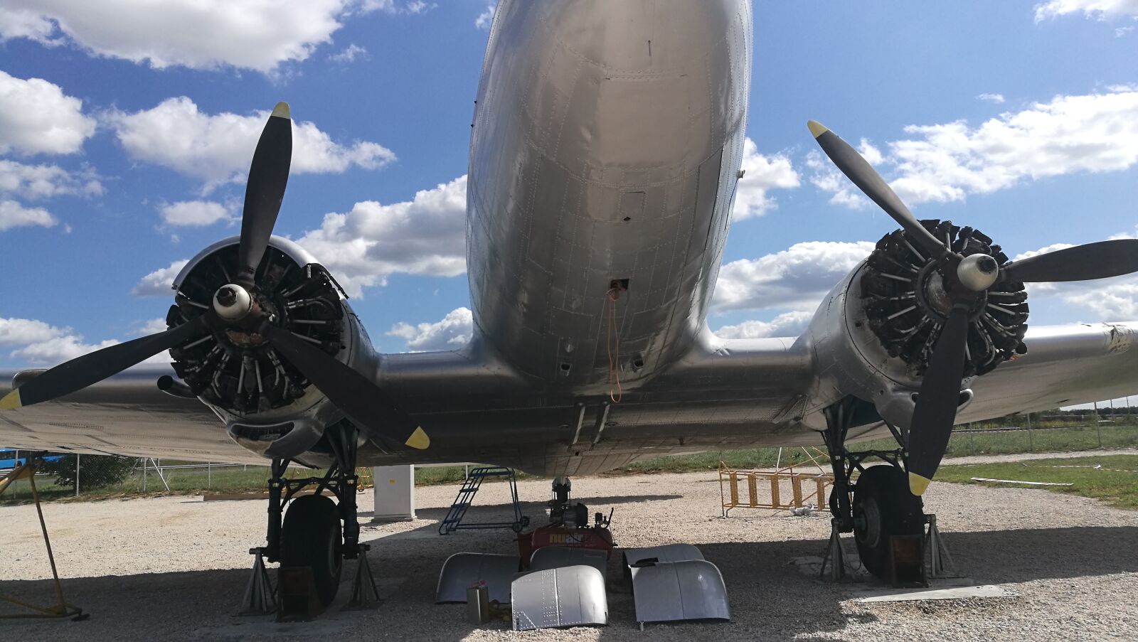 HUAWEI P9 sample photo. Airplane, aircraft, airport photography
