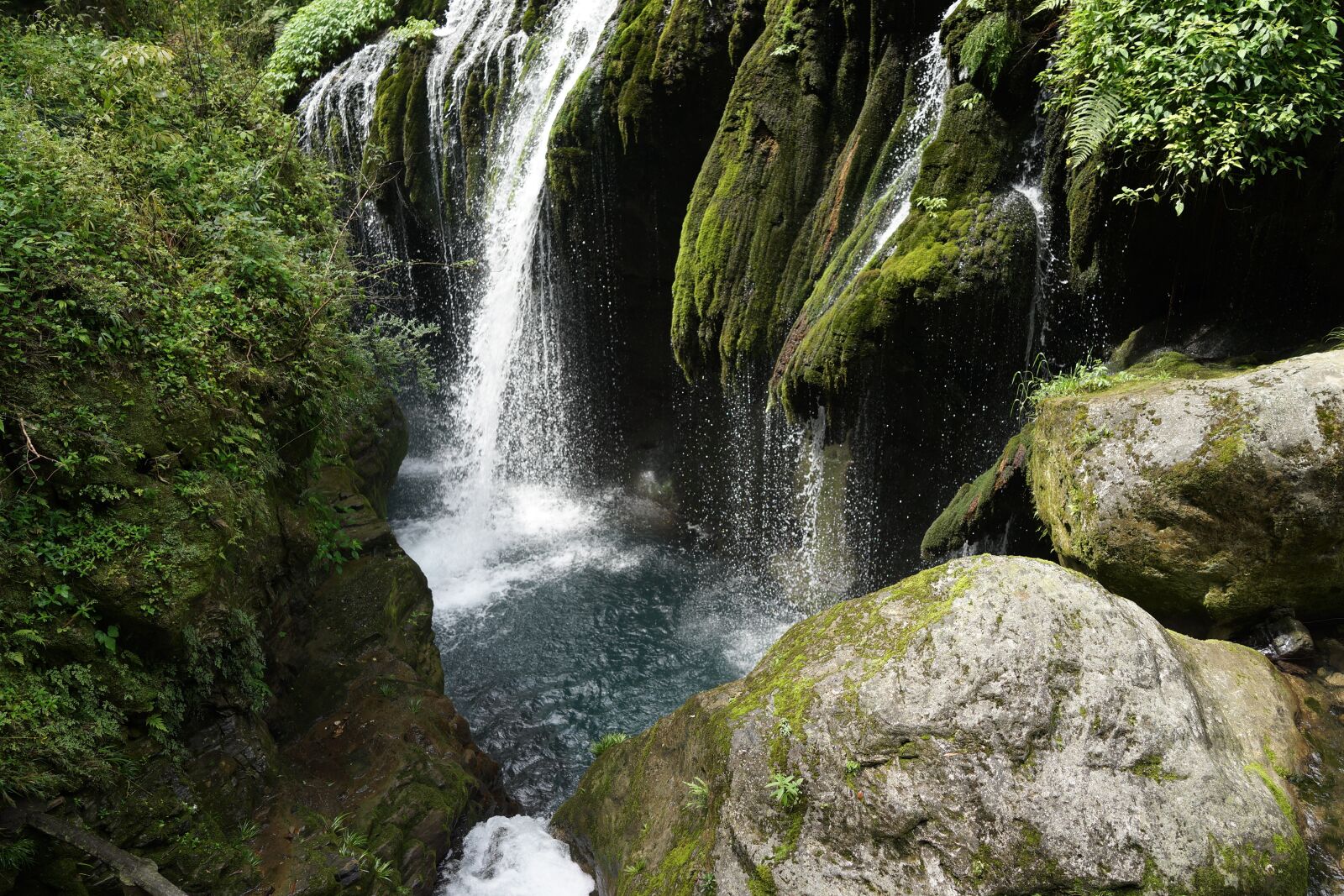 Sony Cyber-shot DSC-RX1R sample photo. Waterfall, paradise, peaceful photography