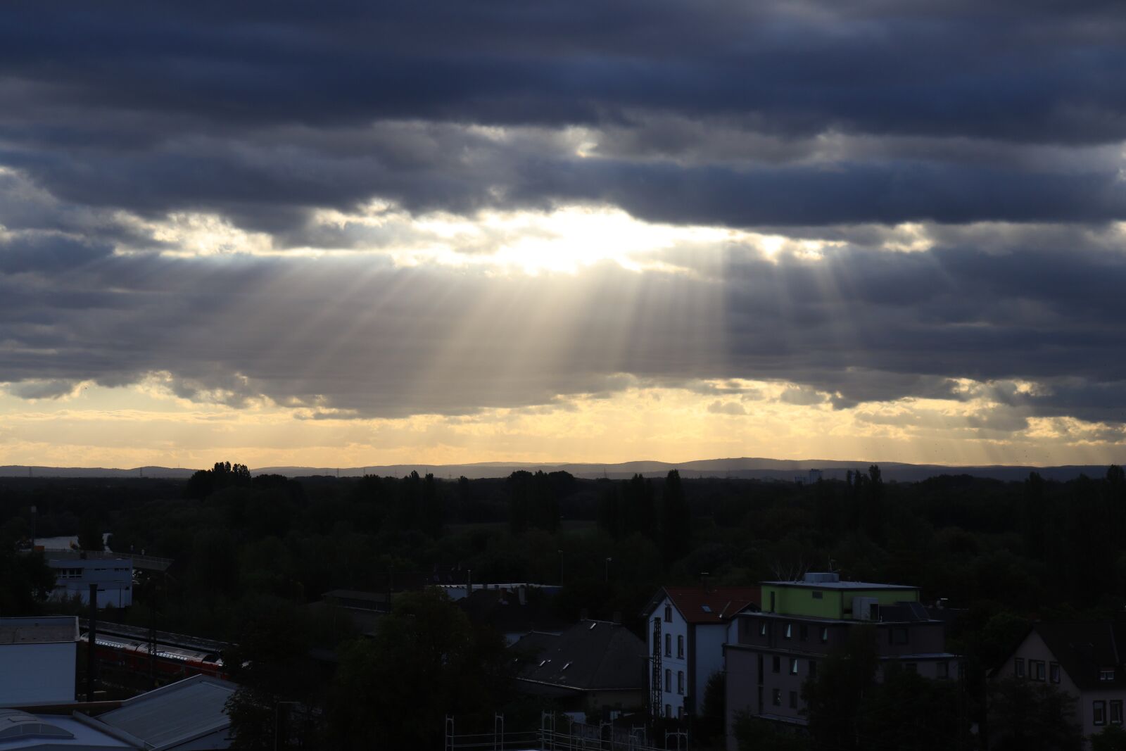 Canon EF-S 18-55mm F4-5.6 IS STM sample photo. Sky, sun, nature photography