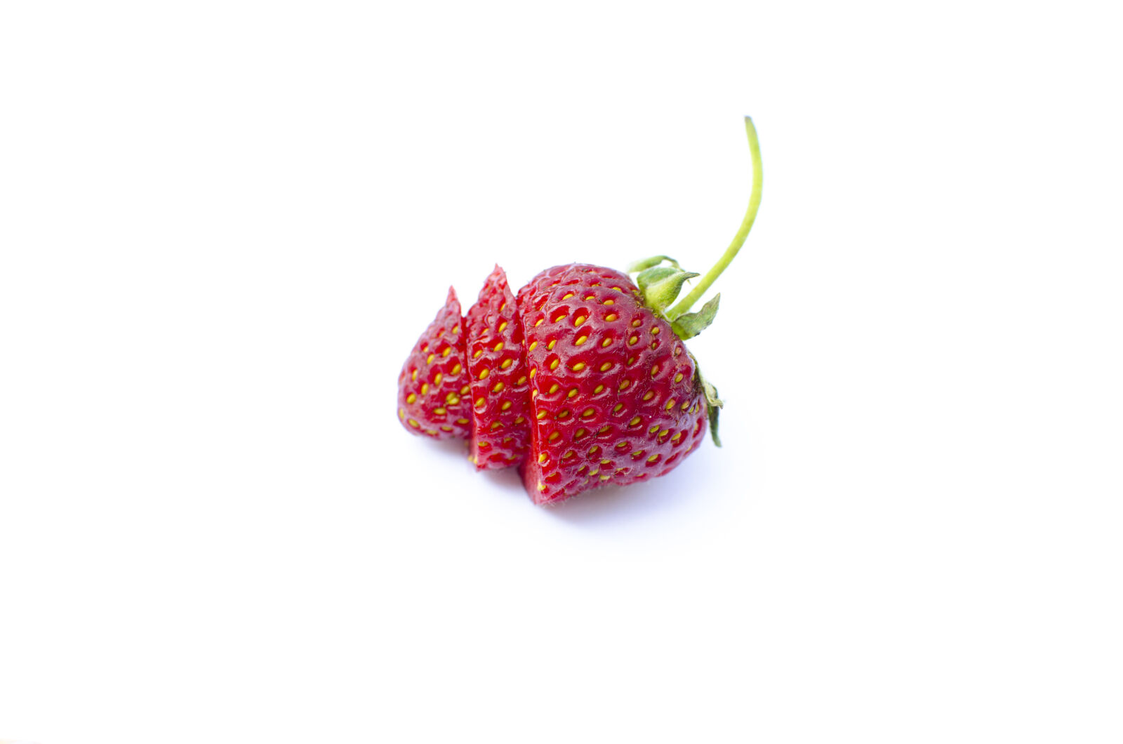 Nikon D5100 + Nikon AF-S DX Nikkor 35mm F1.8G sample photo. Background, beautiful, berry, closeup photography