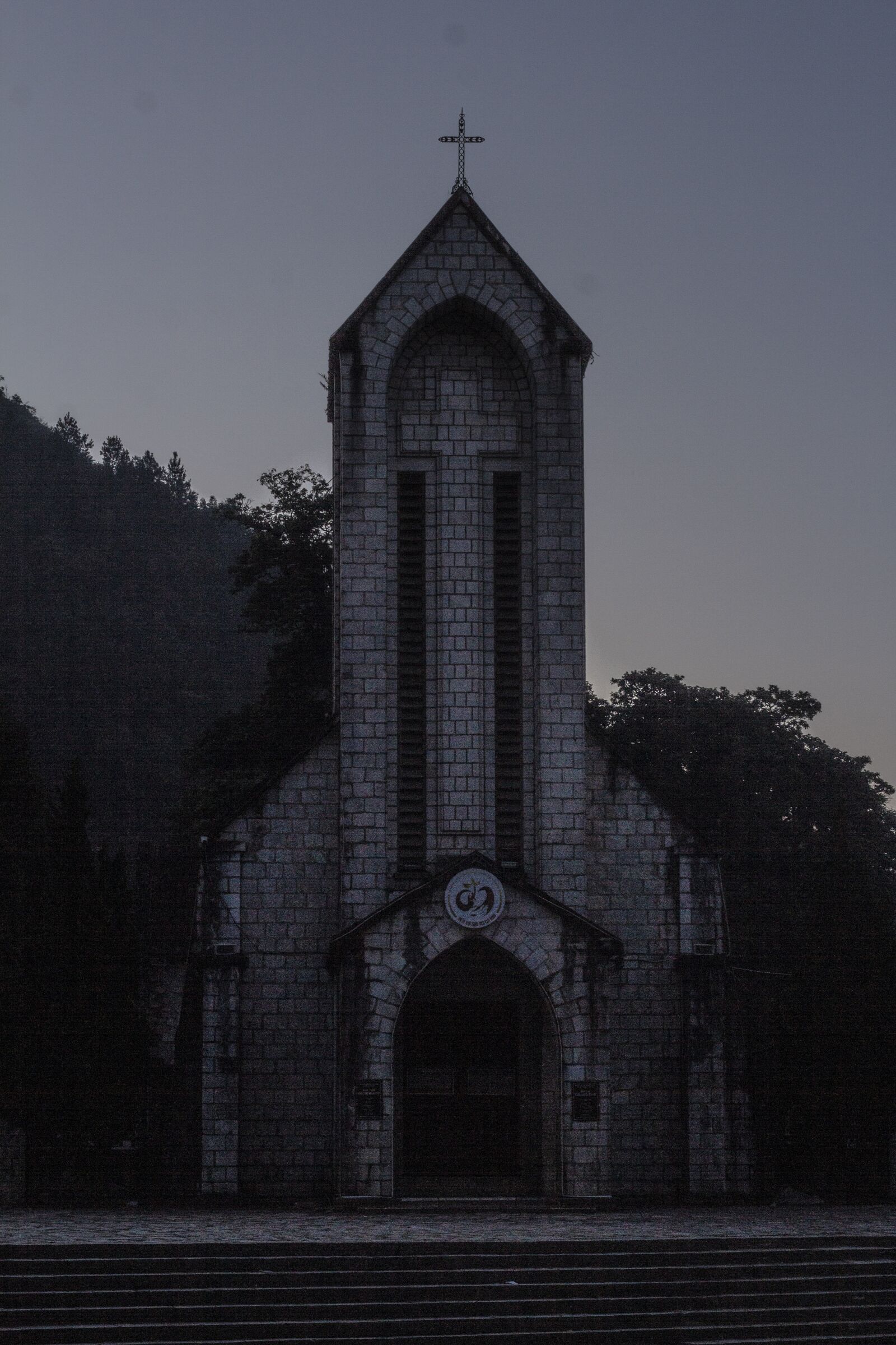Canon EOS 60D + Canon EF 50mm F1.8 II sample photo. Church, sa pa, religion photography