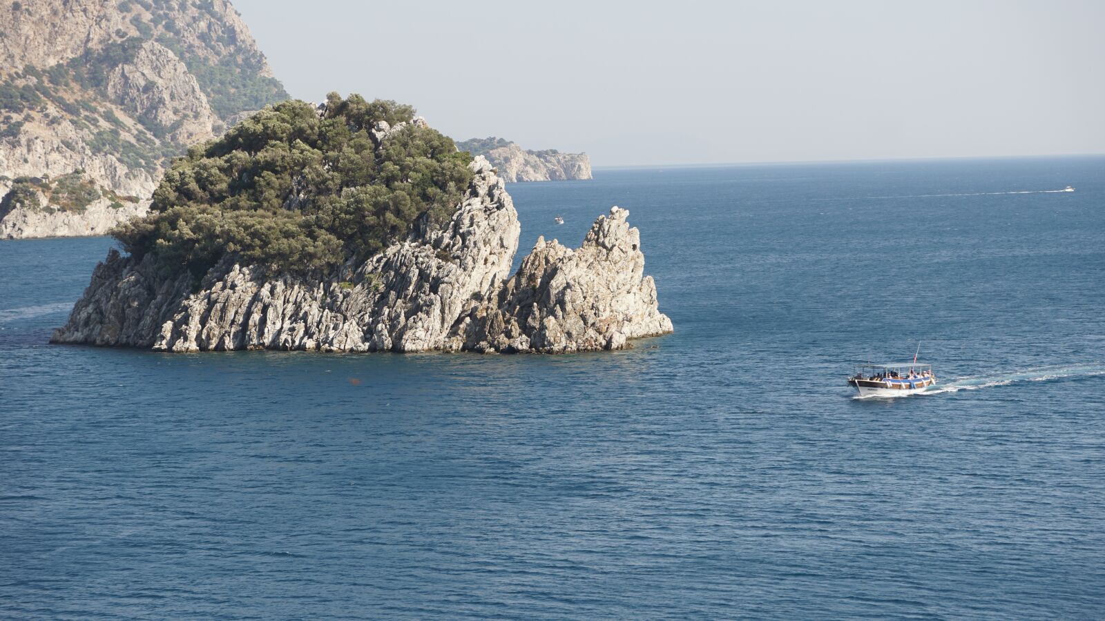 Sony a6000 + Sony Vario-Tessar T* E 16-70mm F4 ZA OSS sample photo. Turkey, sea, water photography