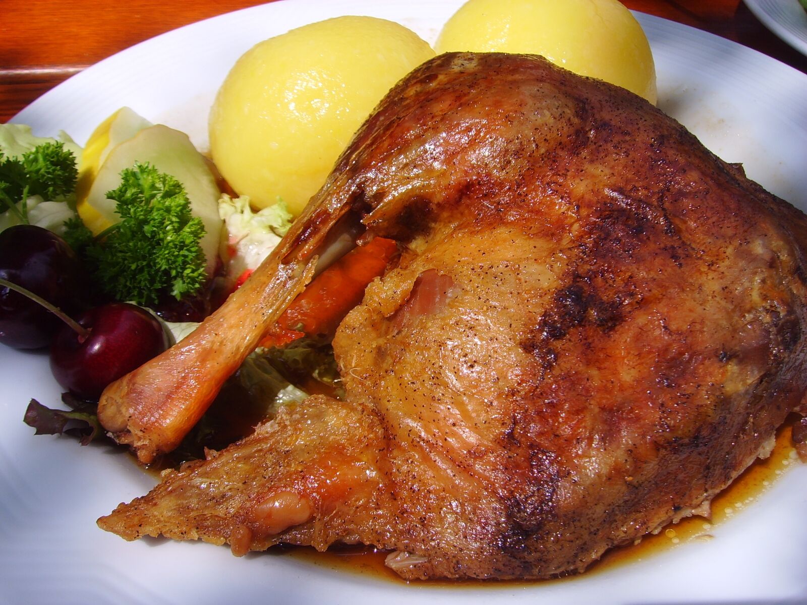 Samsung Digimax i6 PMP, Samsung #11 PMP sample photo. Roast goose, goose leg photography