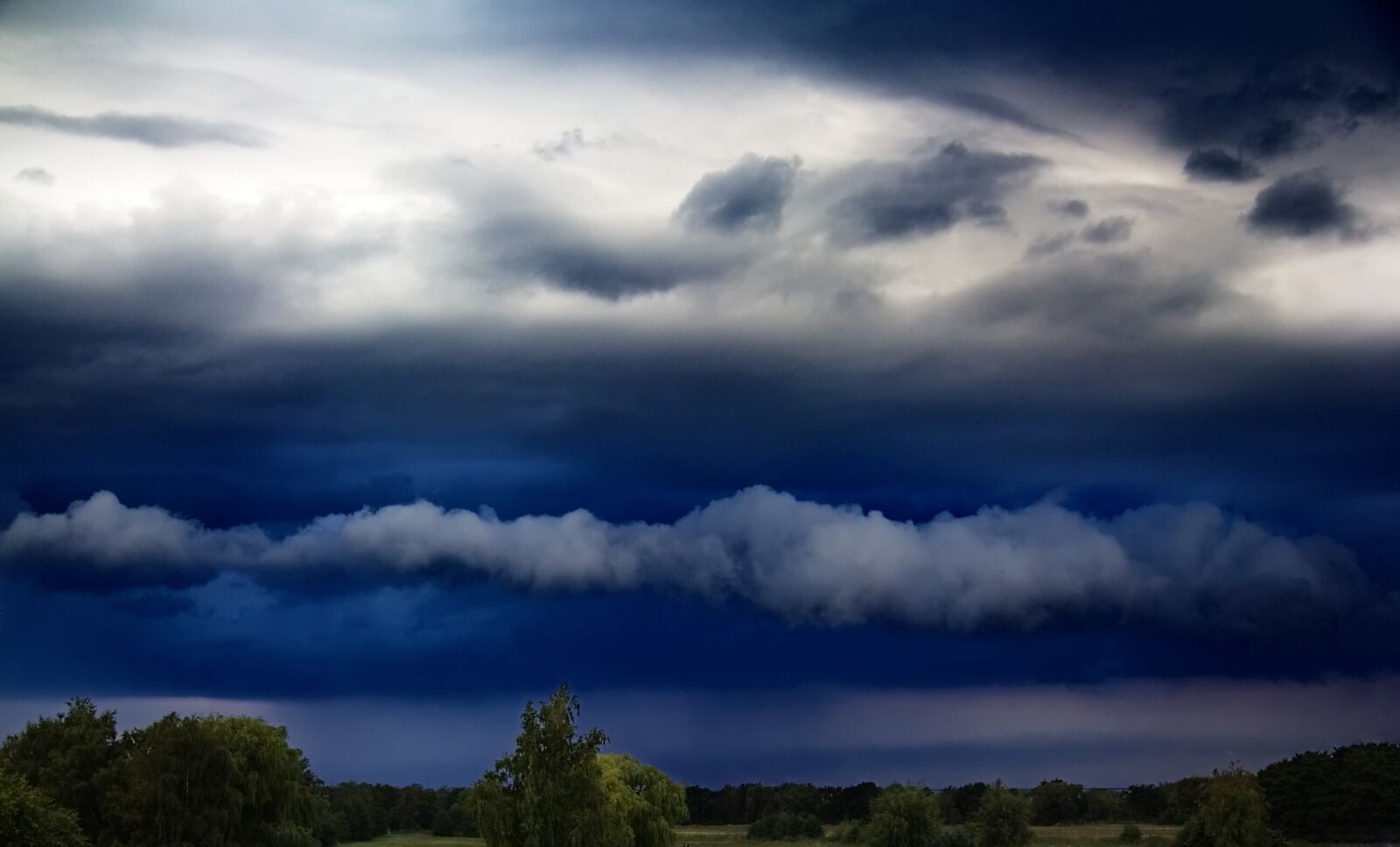 Canon EF-S 17-85mm F4-5.6 IS USM sample photo. Weather roller, storm, rain photography