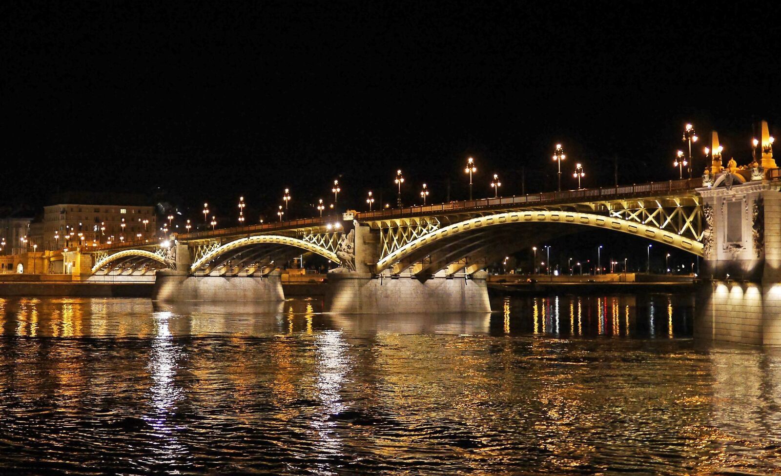 Panasonic Lumix DMC-GH3 sample photo. Budapest at night, margaret photography