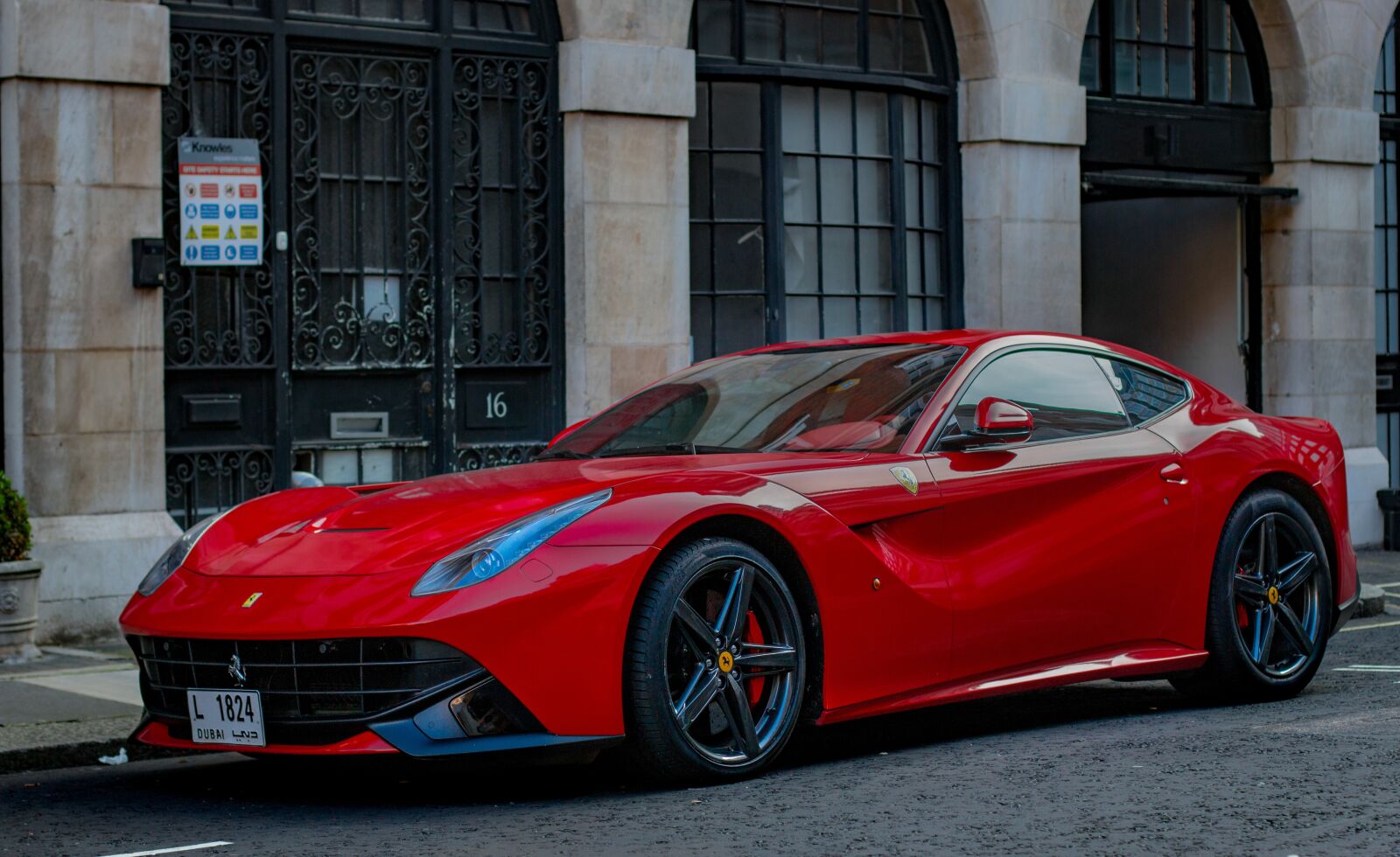 Canon EOS 70D + Canon EF 50mm F1.4 USM sample photo. Supercar, modern, car photography