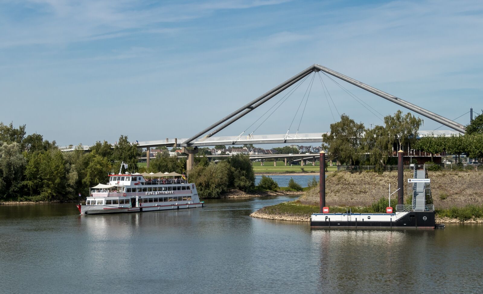 Canon EOS 80D sample photo. Düsseldorf, port, boat photography