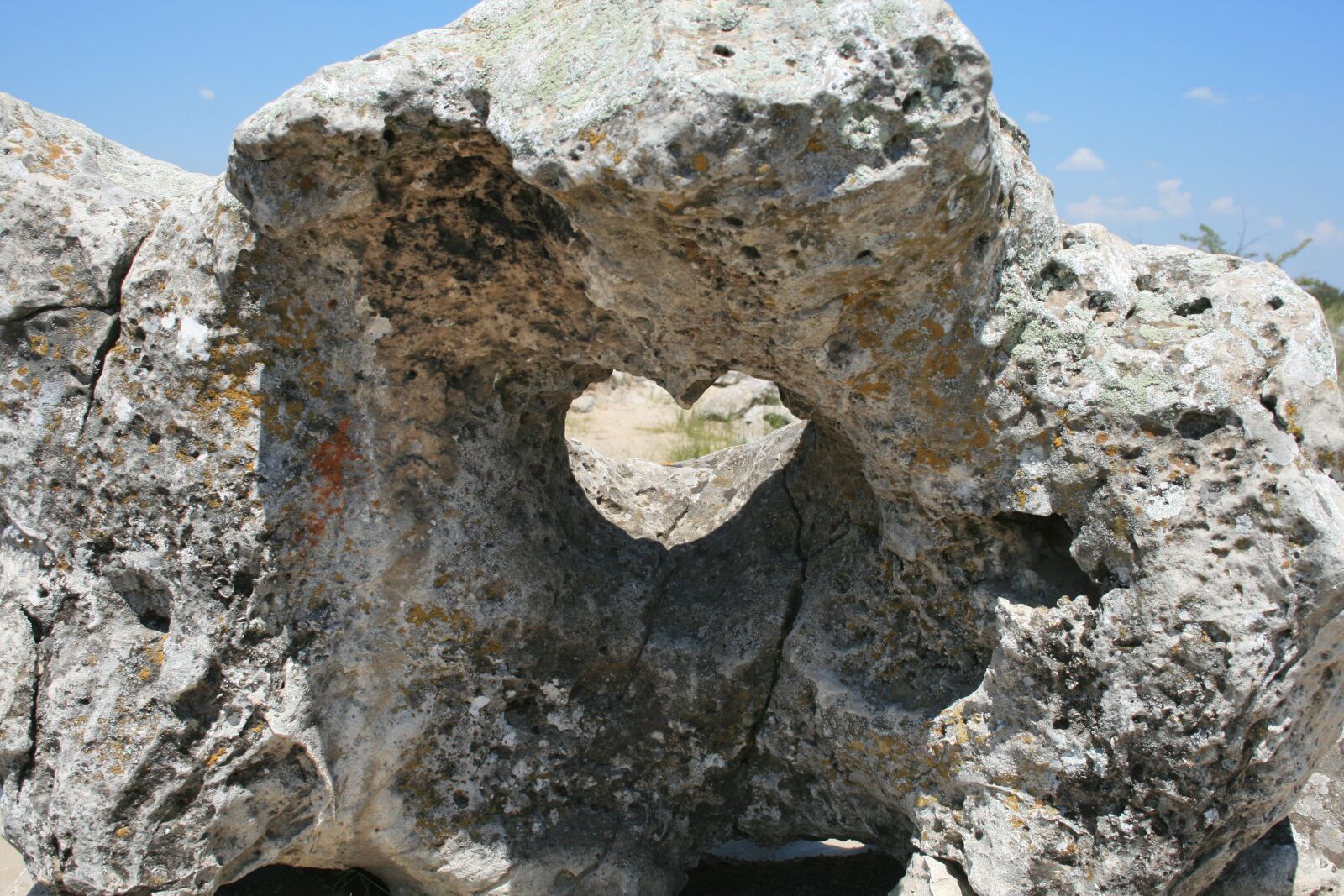 Canon EOS 400D (EOS Digital Rebel XTi / EOS Kiss Digital X) sample photo. Stone, nature, heart photography