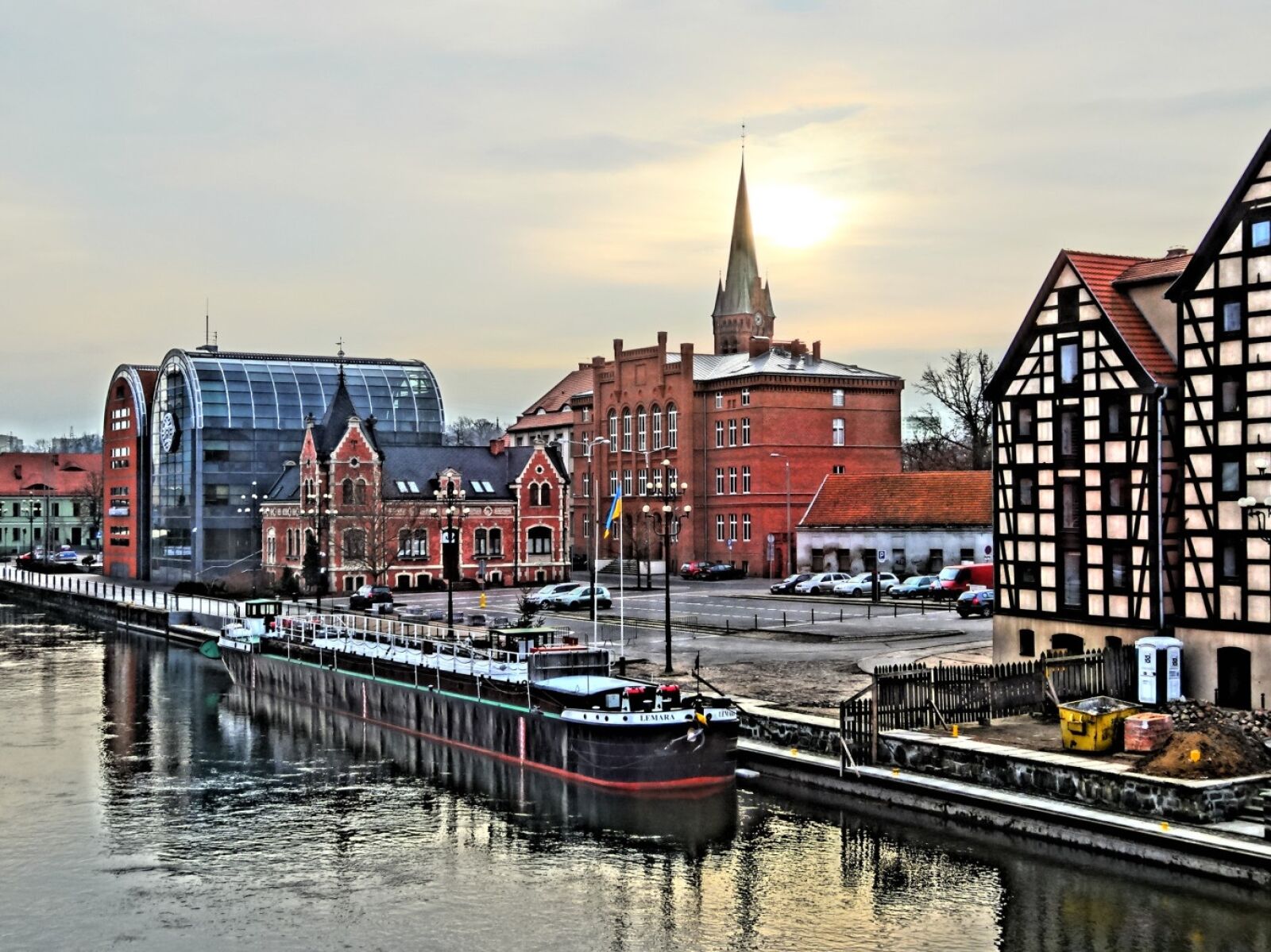 Sony Cyber-shot DSC-HX20V sample photo. Bydgoszcz, waterfront, boats photography