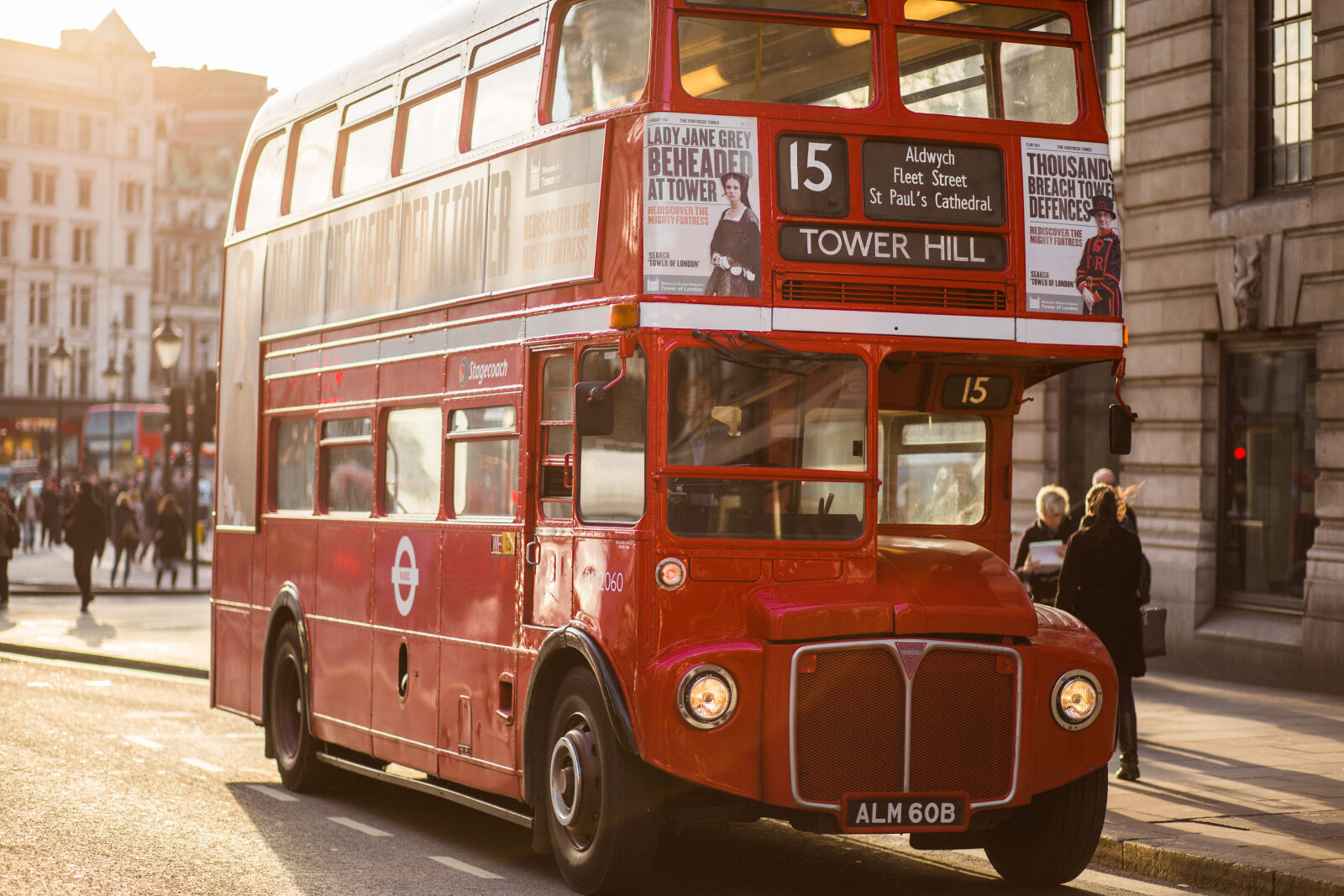 Canon EF 85mm F1.8 USM sample photo. Light, cars, traffic, bus photography