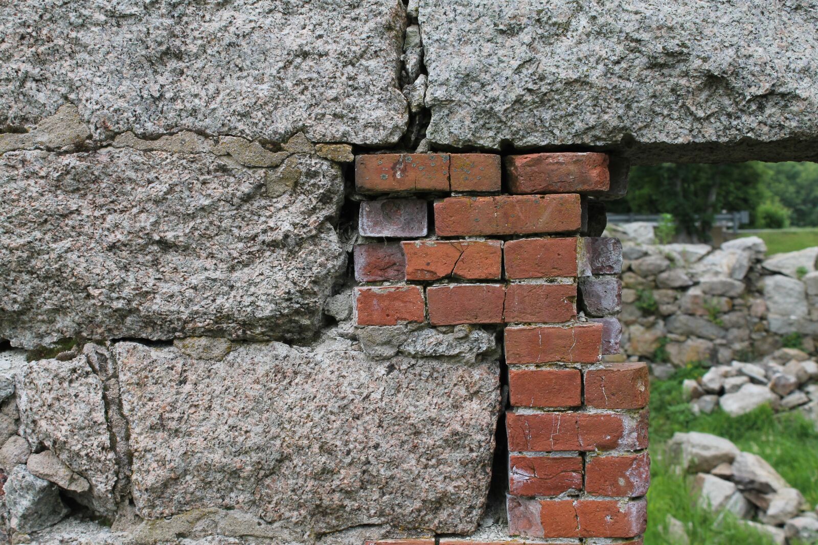 Canon EOS 1100D (EOS Rebel T3 / EOS Kiss X50) + Canon EF-S 18-55mm F3.5-5.6 IS II sample photo. Stones, bricks, wall photography