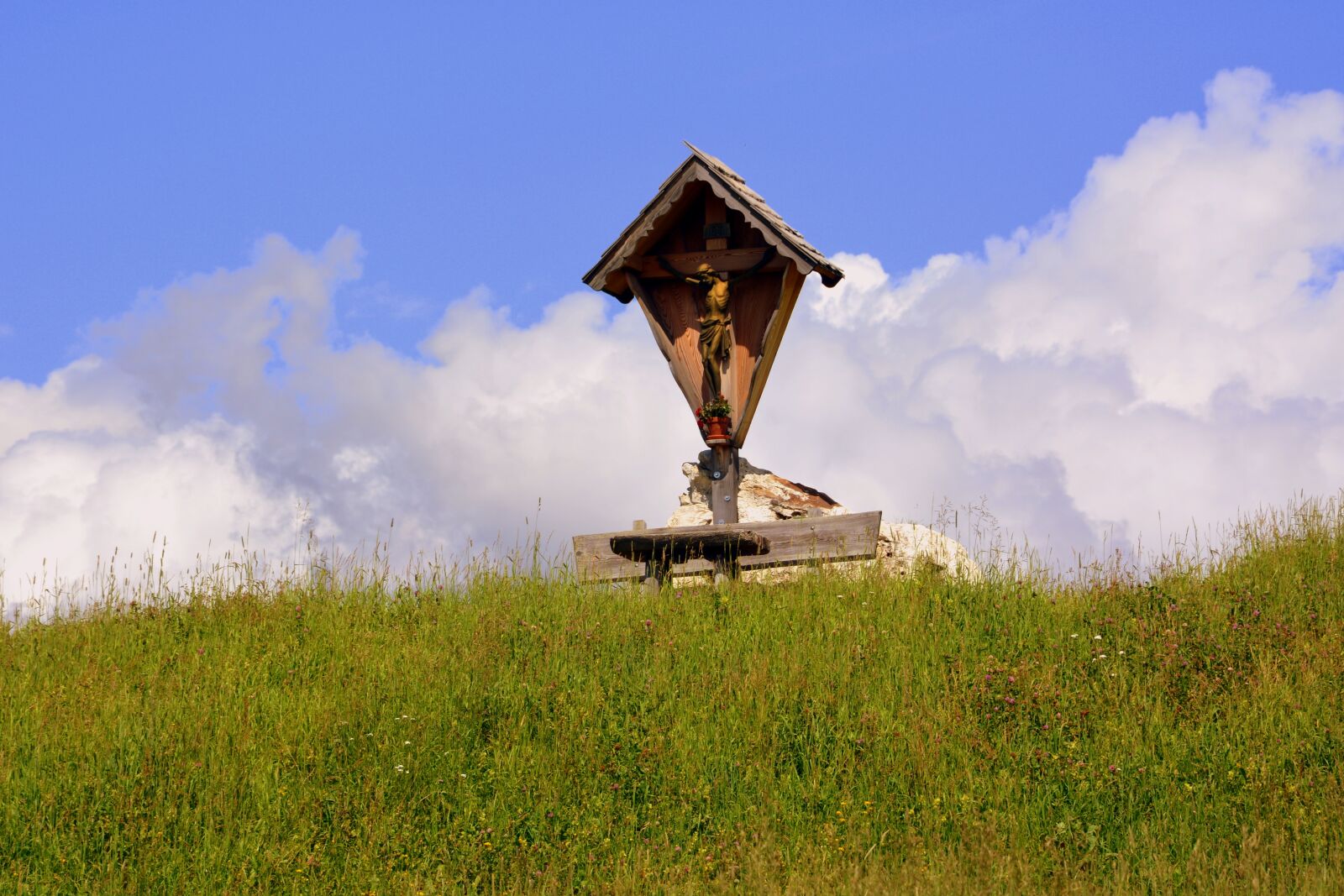 Nikon D7100 sample photo. Cross, prato, grass photography