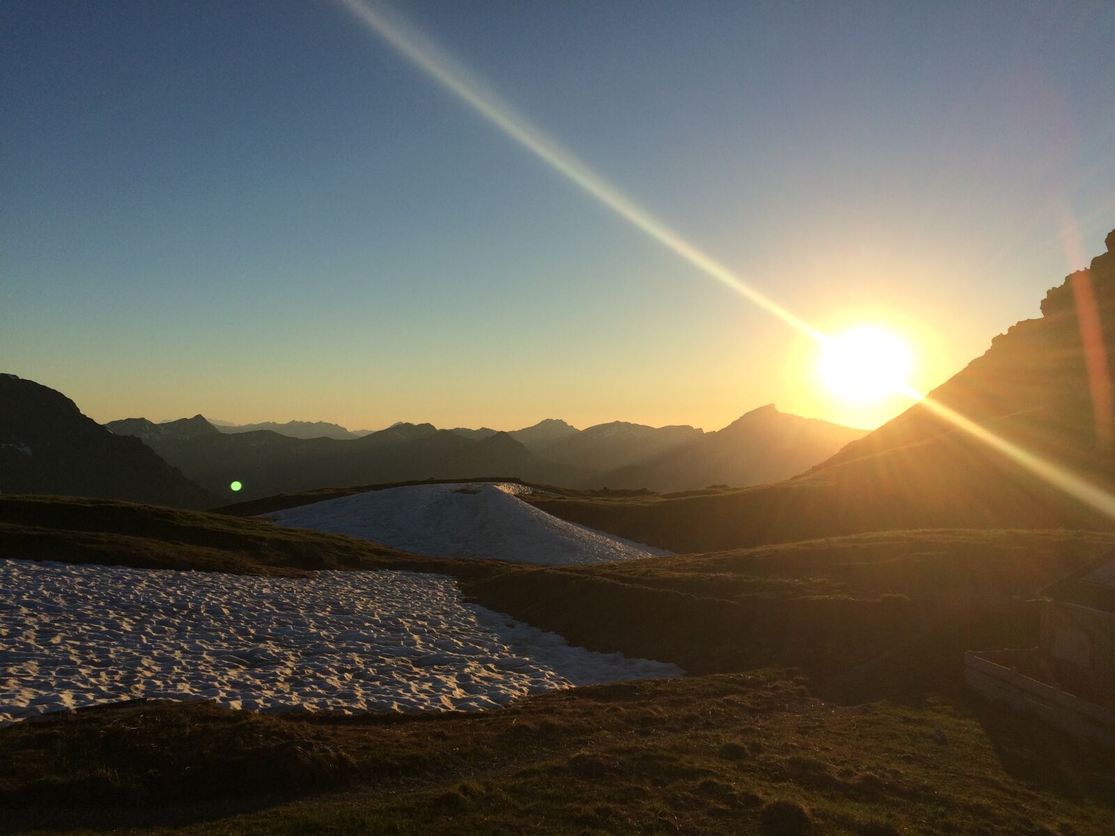 iPhone 5s back camera 4.15mm f/2.2 sample photo. Sunset, mountains, landscape photography