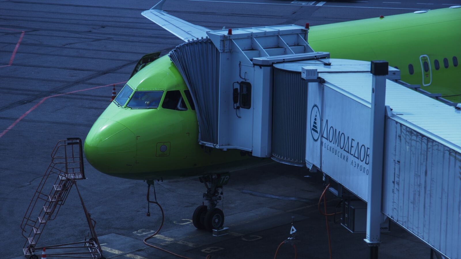 Canon EOS 60D sample photo. Airport, domodedovo, s7 airline photography
