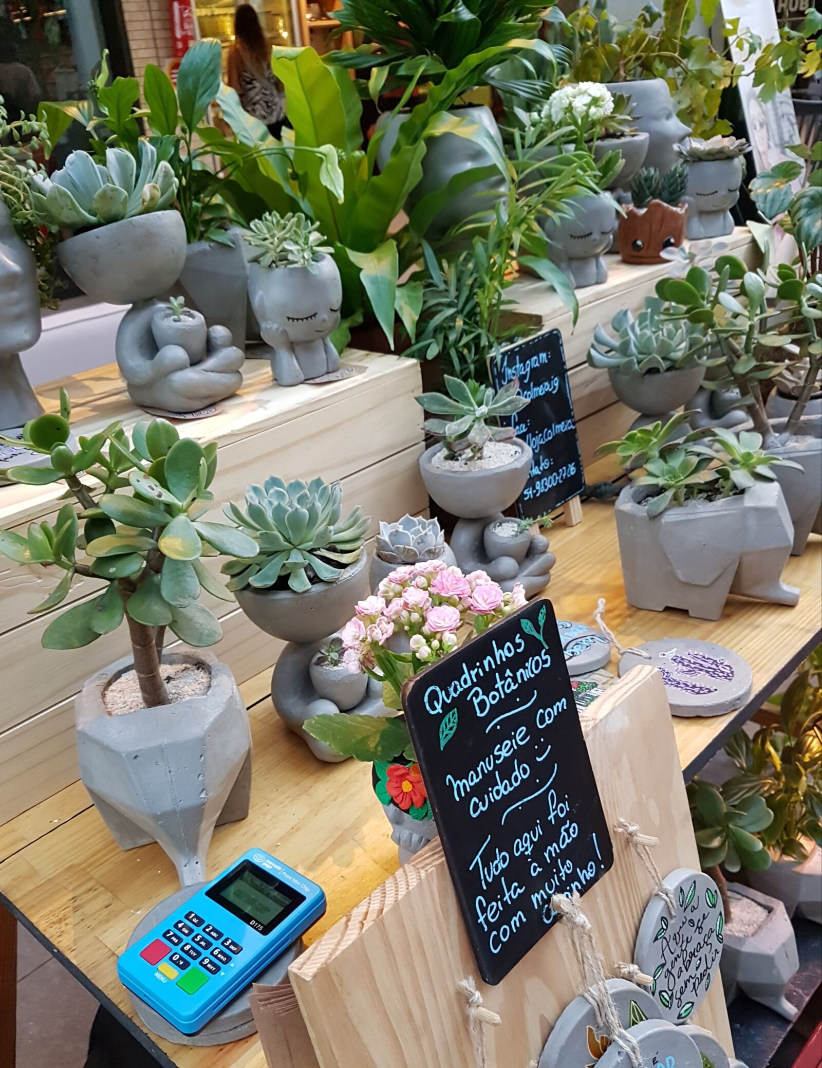 Samsung Galaxy S7 Edge sample photo. Flowers, flower shop, vessels photography