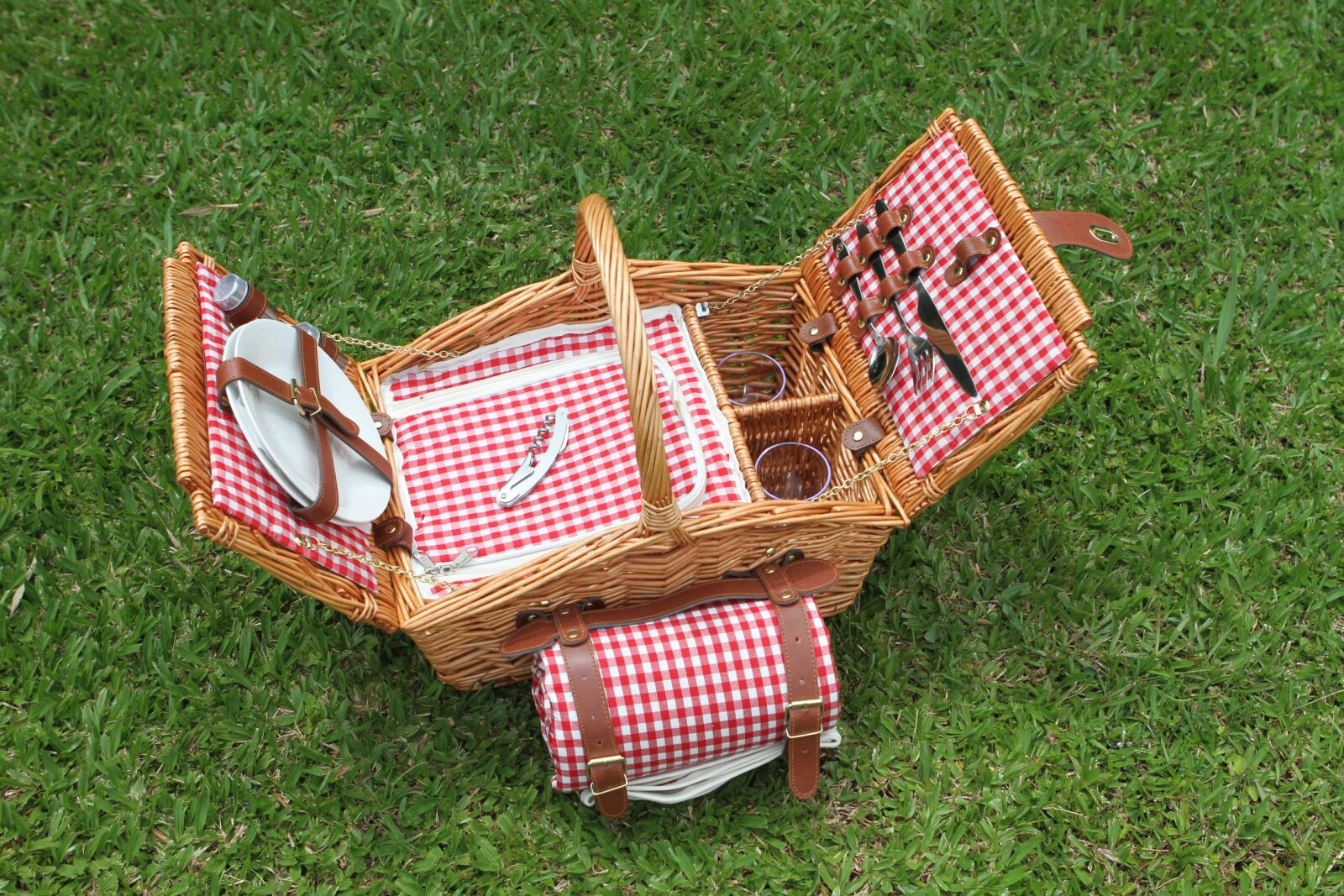 Canon EOS 7D sample photo. Nature, picnic, basket photography