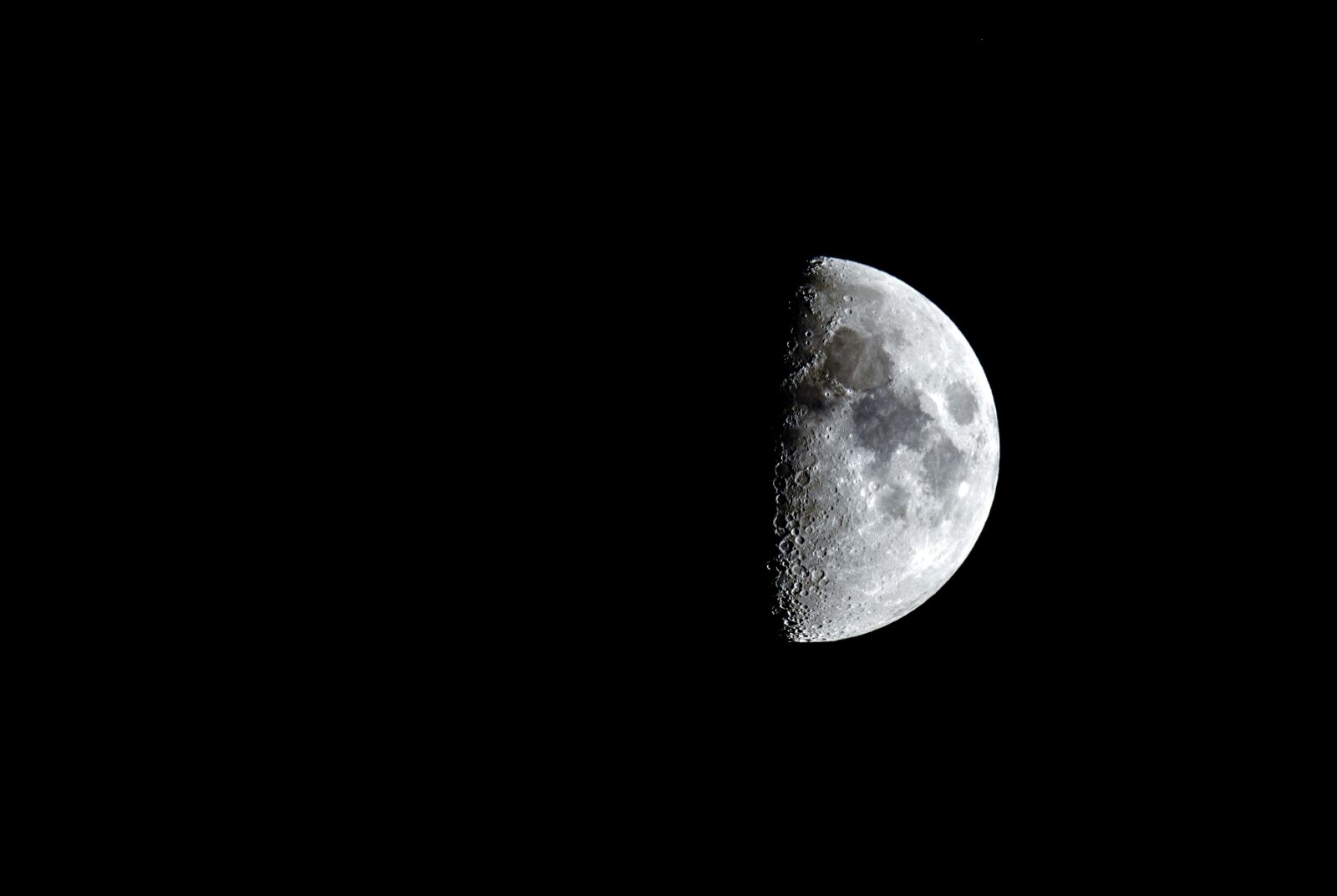 150-600mm F5-6.3 DG OS HSM | Contemporary 015 sample photo. Crescent, moon, night photography