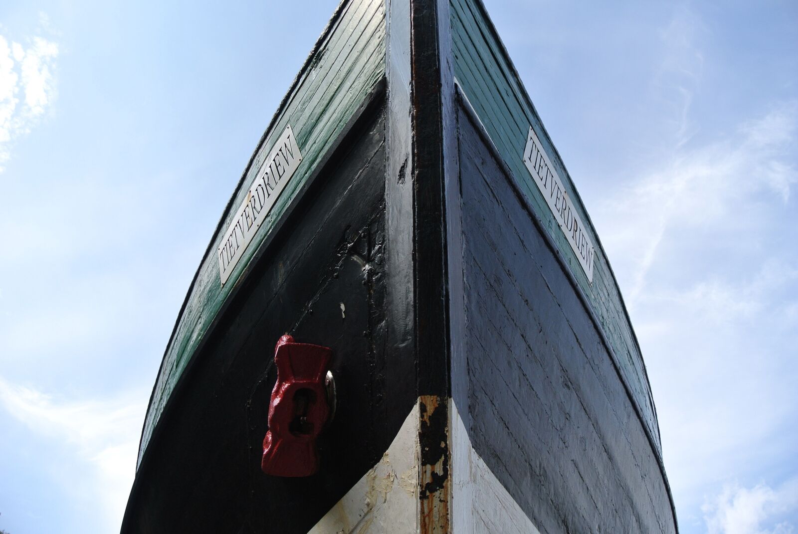 Nikon 1 Nikkor VR 10-30mm F3.5-5.6 sample photo. Ship, hull, old photography