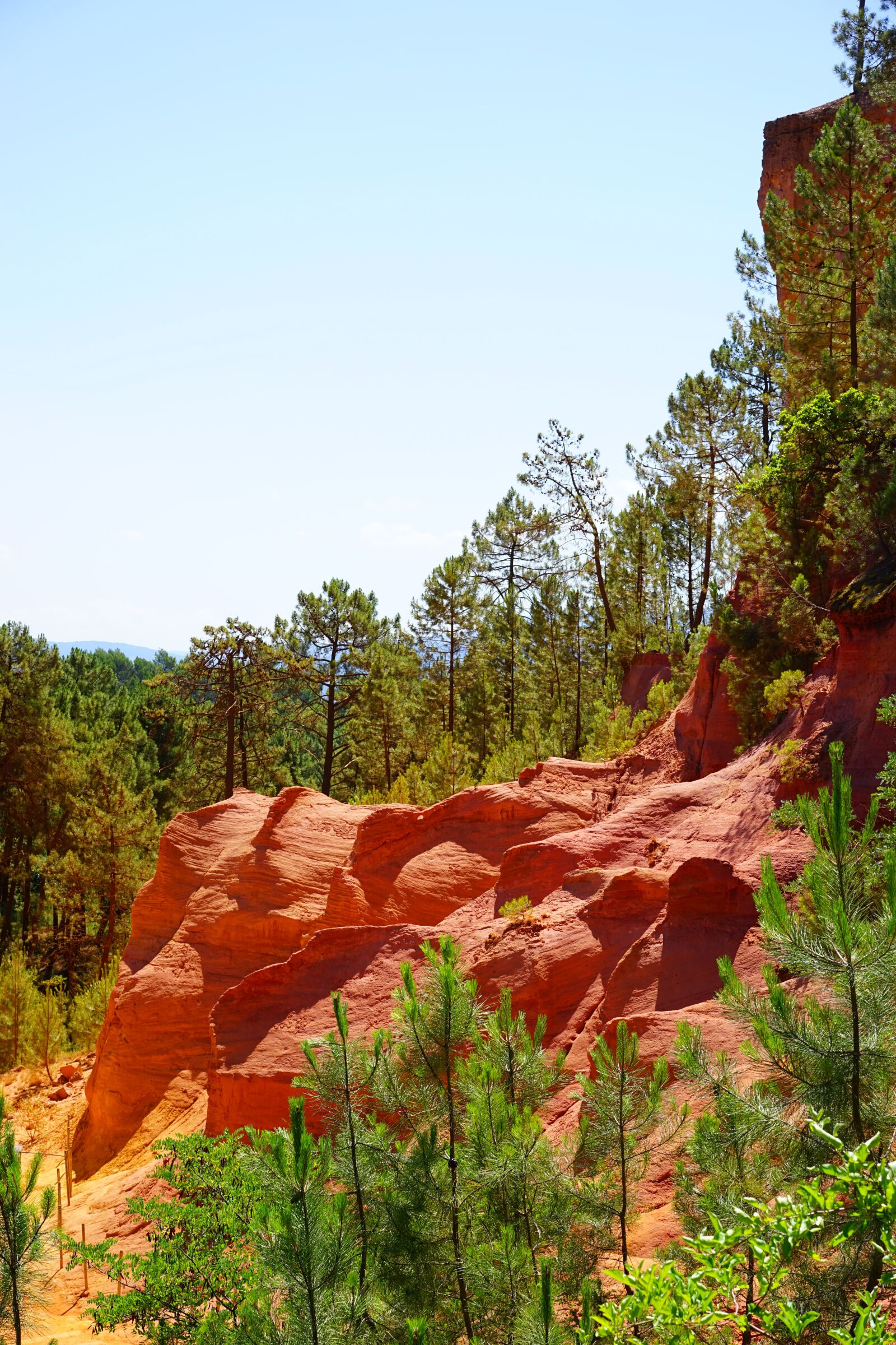 Sony a7 + Sony Sonnar T* FE 55mm F1.8 ZA sample photo. Ocher rocks, rock, roussillon photography
