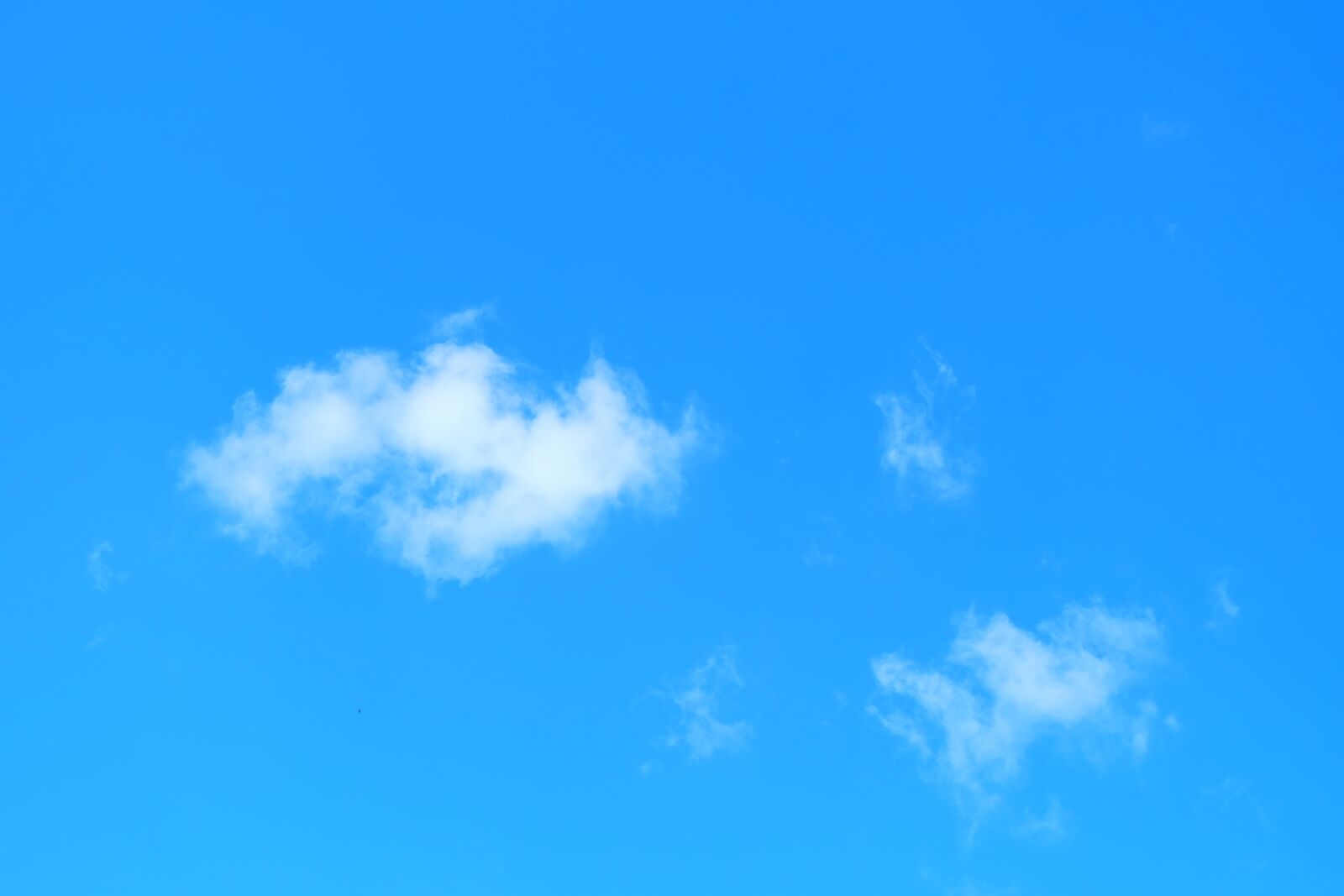 Fujifilm X-A2 + Fujifilm XC 16-50mm F3.5-5.6 OIS II sample photo. Blue sky, clouds, sky photography