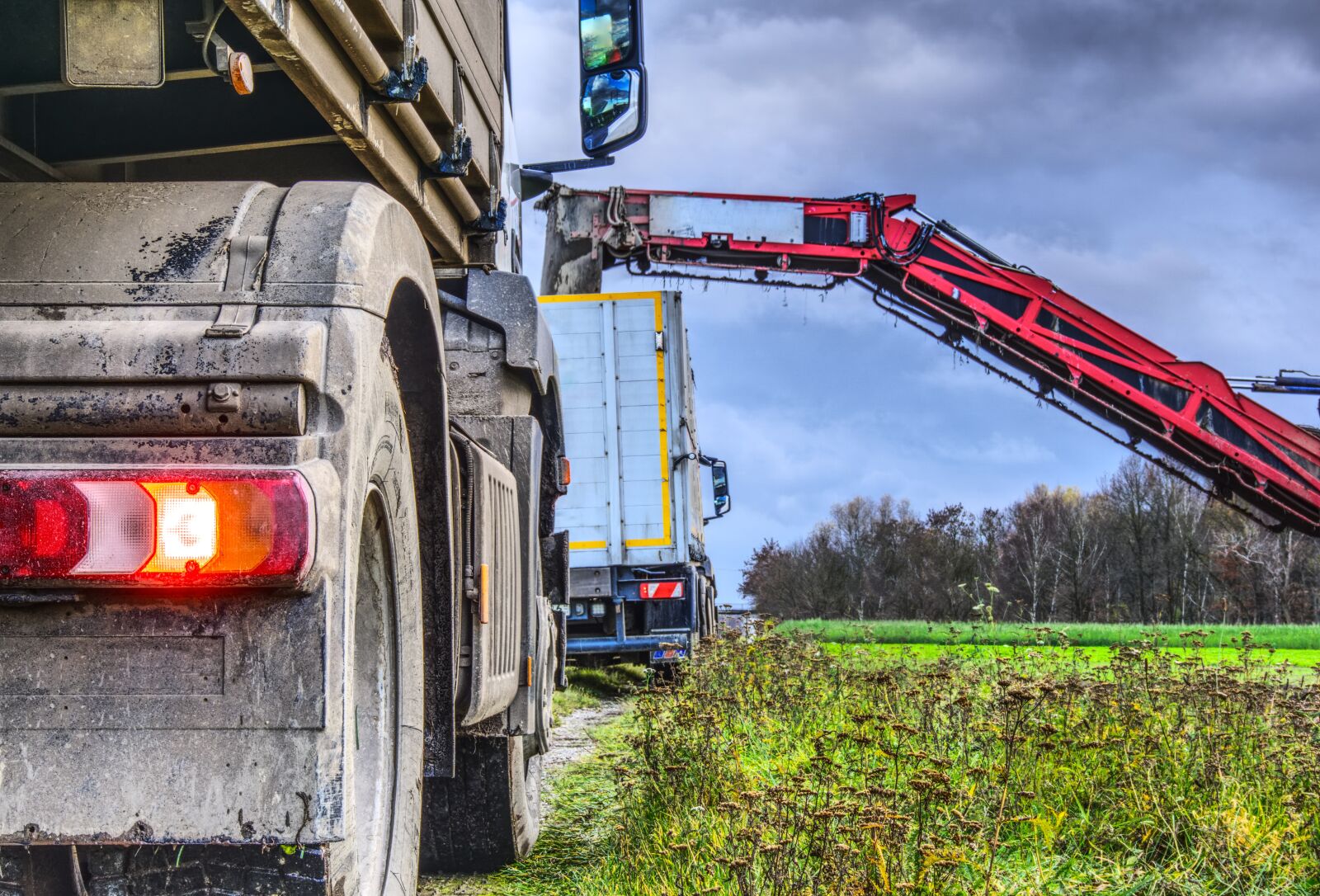 Sony E 16-50mm F3.5-5.6 PZ OSS sample photo. Harvest, sugar beet, truck photography
