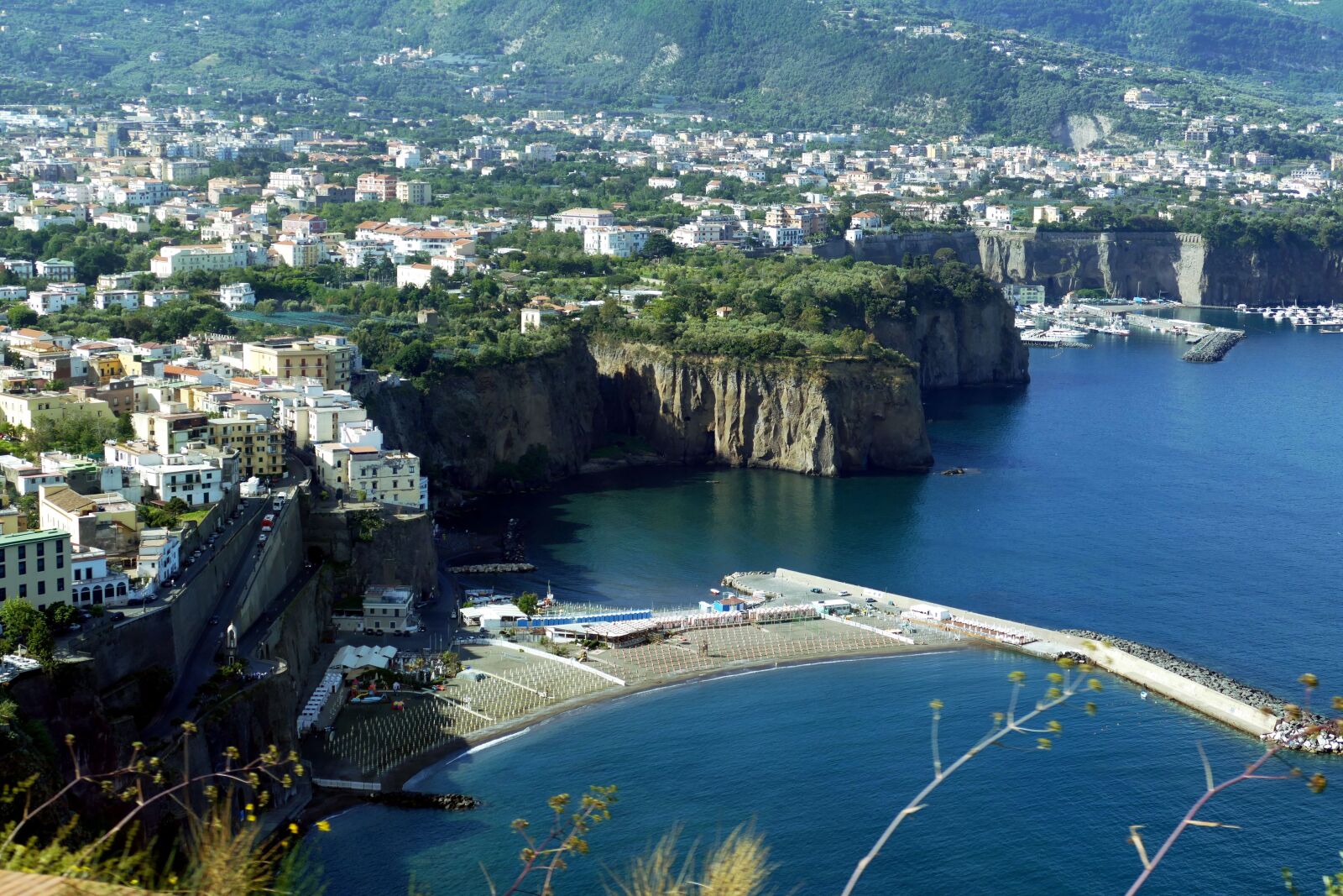 Panasonic Lumix DMC-FZ1000 sample photo. Italy, campania, cliff photography