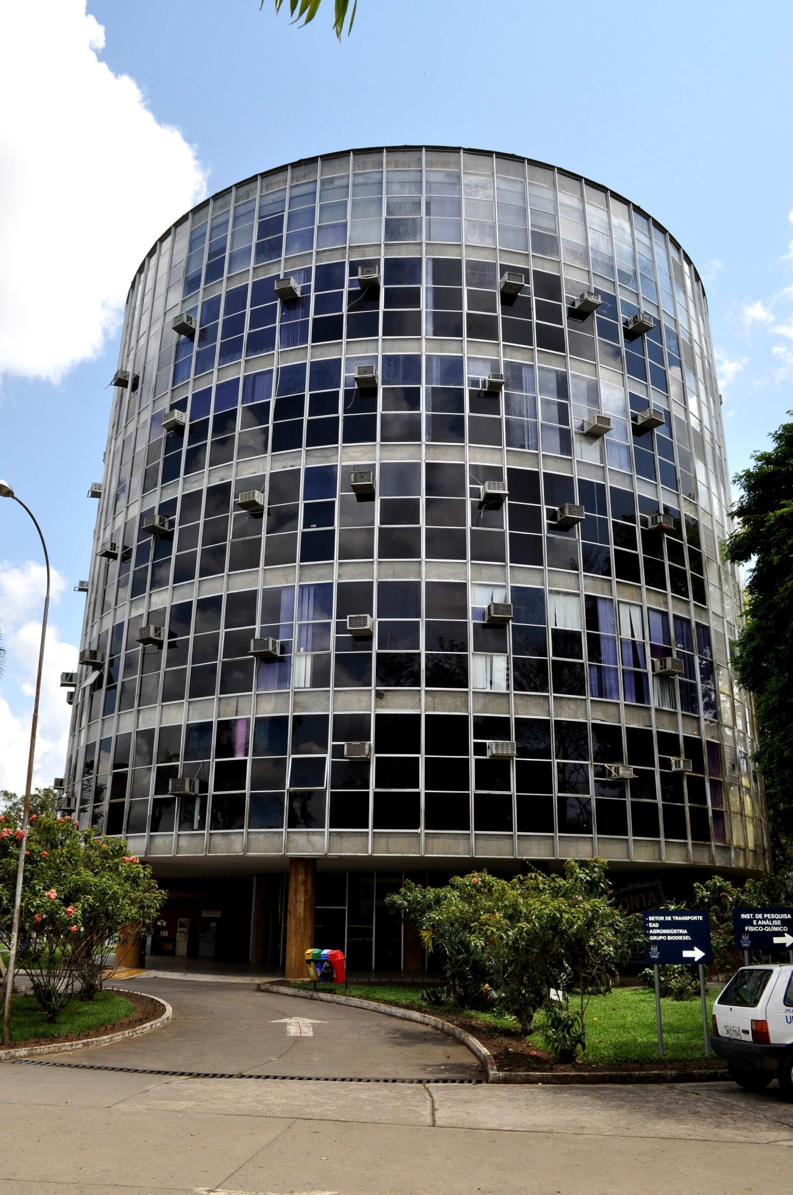 Nikon D5000 sample photo. Circular, building, glass photography