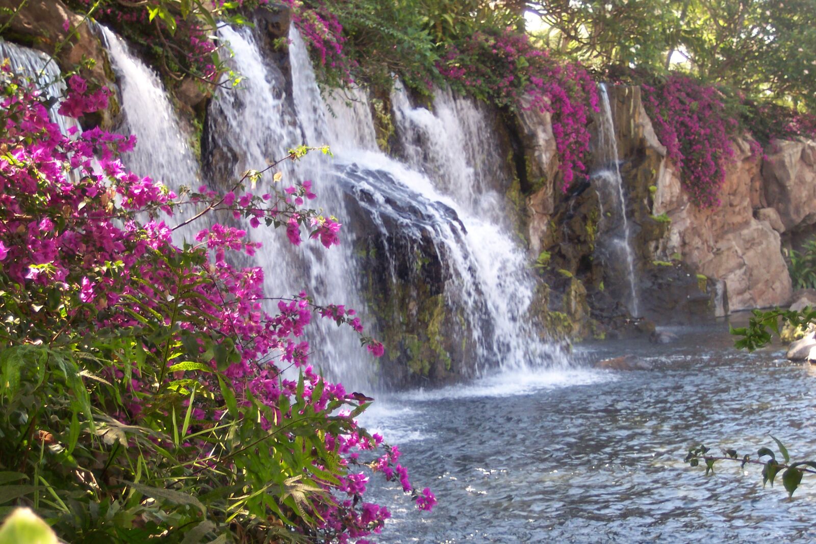 Kodak DX4530 ZOOM DIGITAL CAMERA sample photo. Waterfall, pool photography