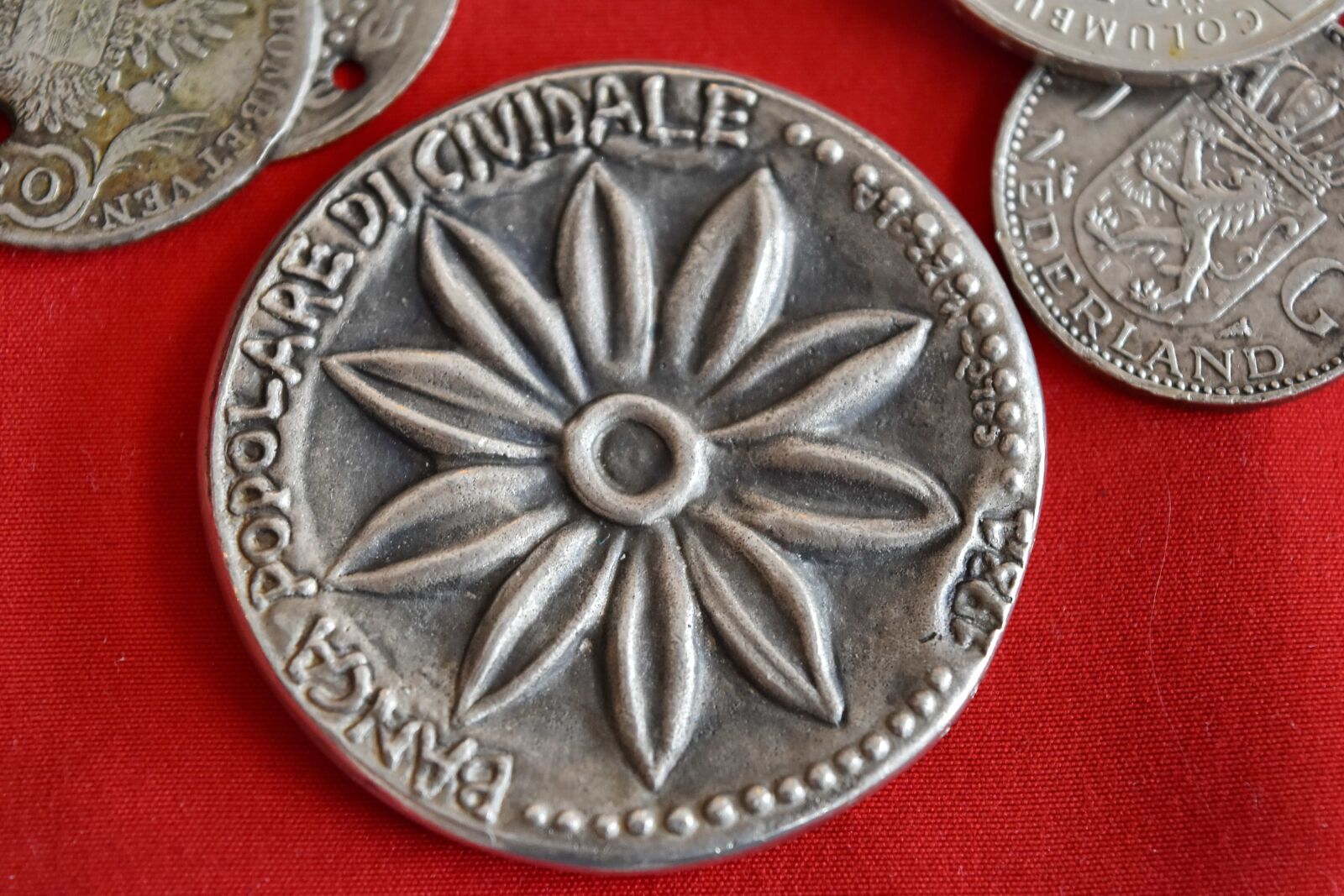 Nikon D5500 sample photo. Antiquity, art, bank, cash photography