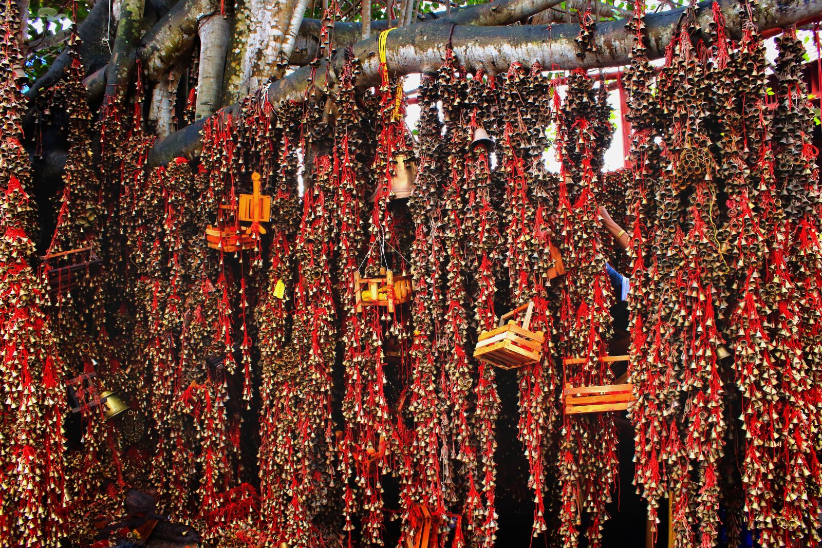 Canon EOS 700D (EOS Rebel T5i / EOS Kiss X7i) sample photo. Hindu temples, bells, hinduism photography