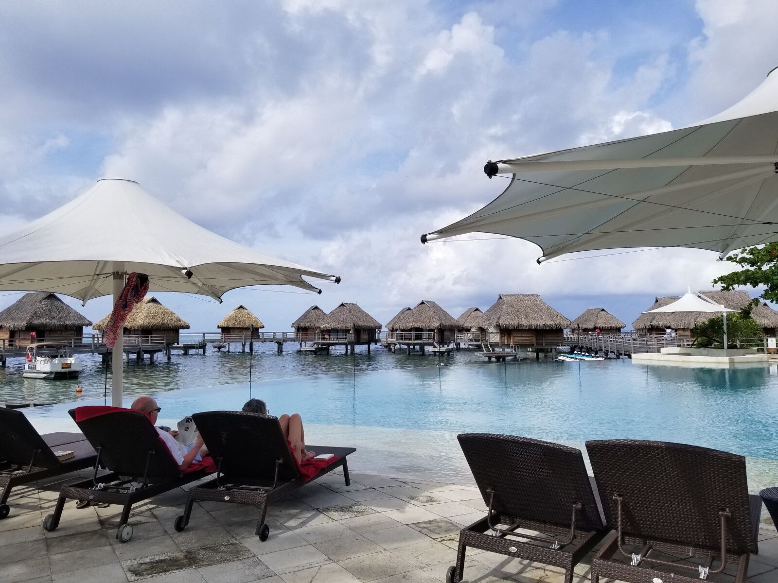 Samsung Galaxy S8 sample photo. Poolside, vacation, resort photography