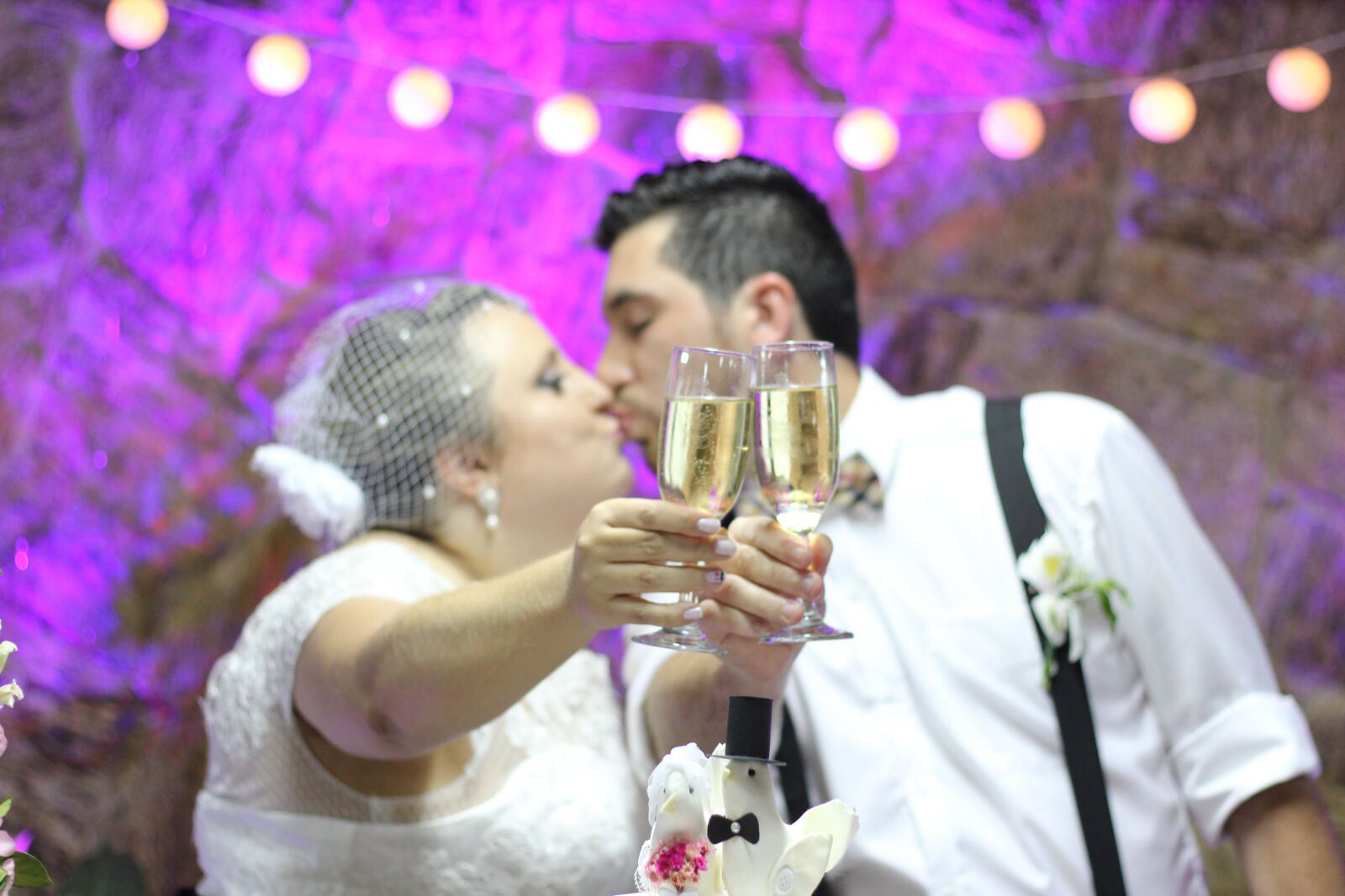 Canon EOS 550D (EOS Rebel T2i / EOS Kiss X4) sample photo. Artificial, flowers, beach, wedding photography