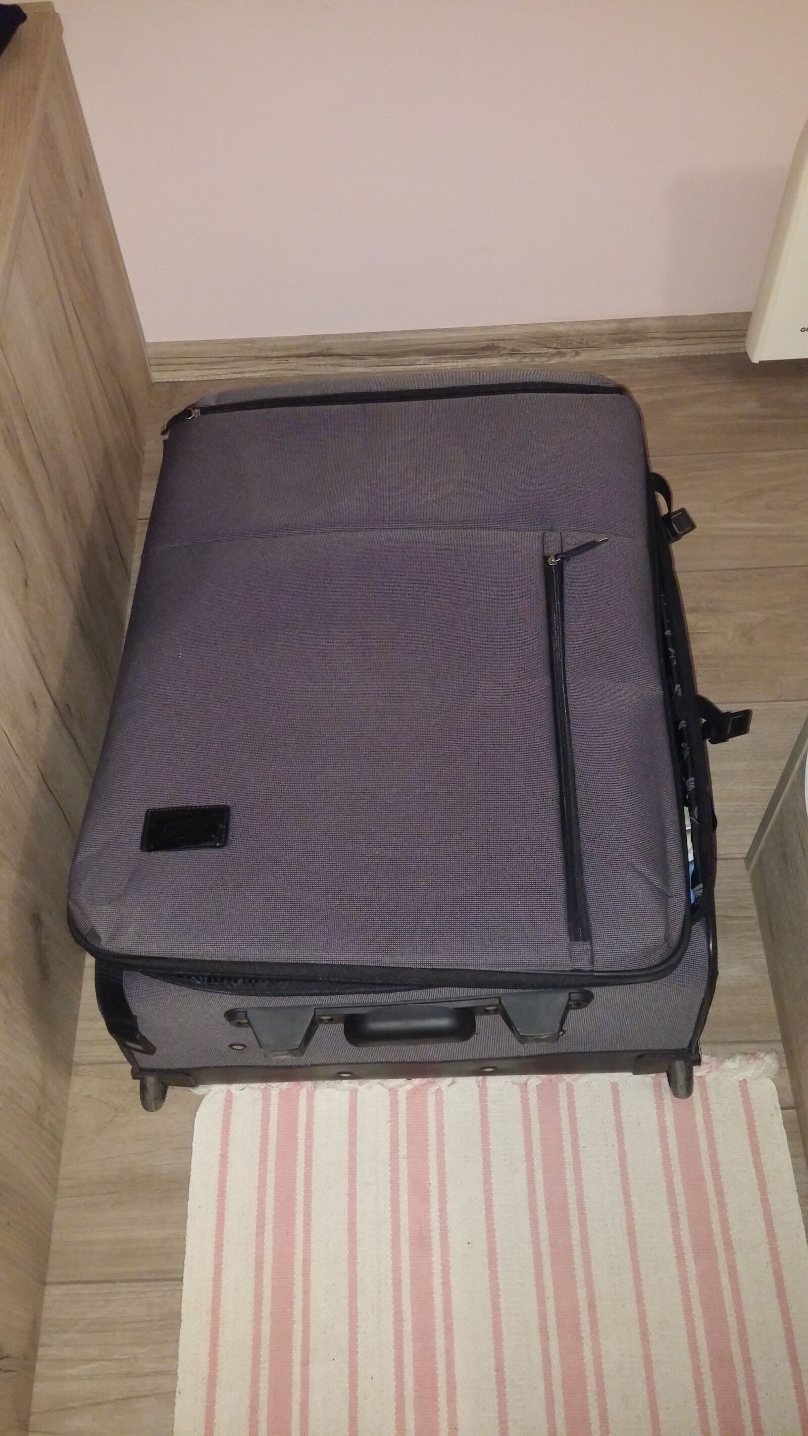 LG G3 sample photo. Suitcase, travel, luggage photography