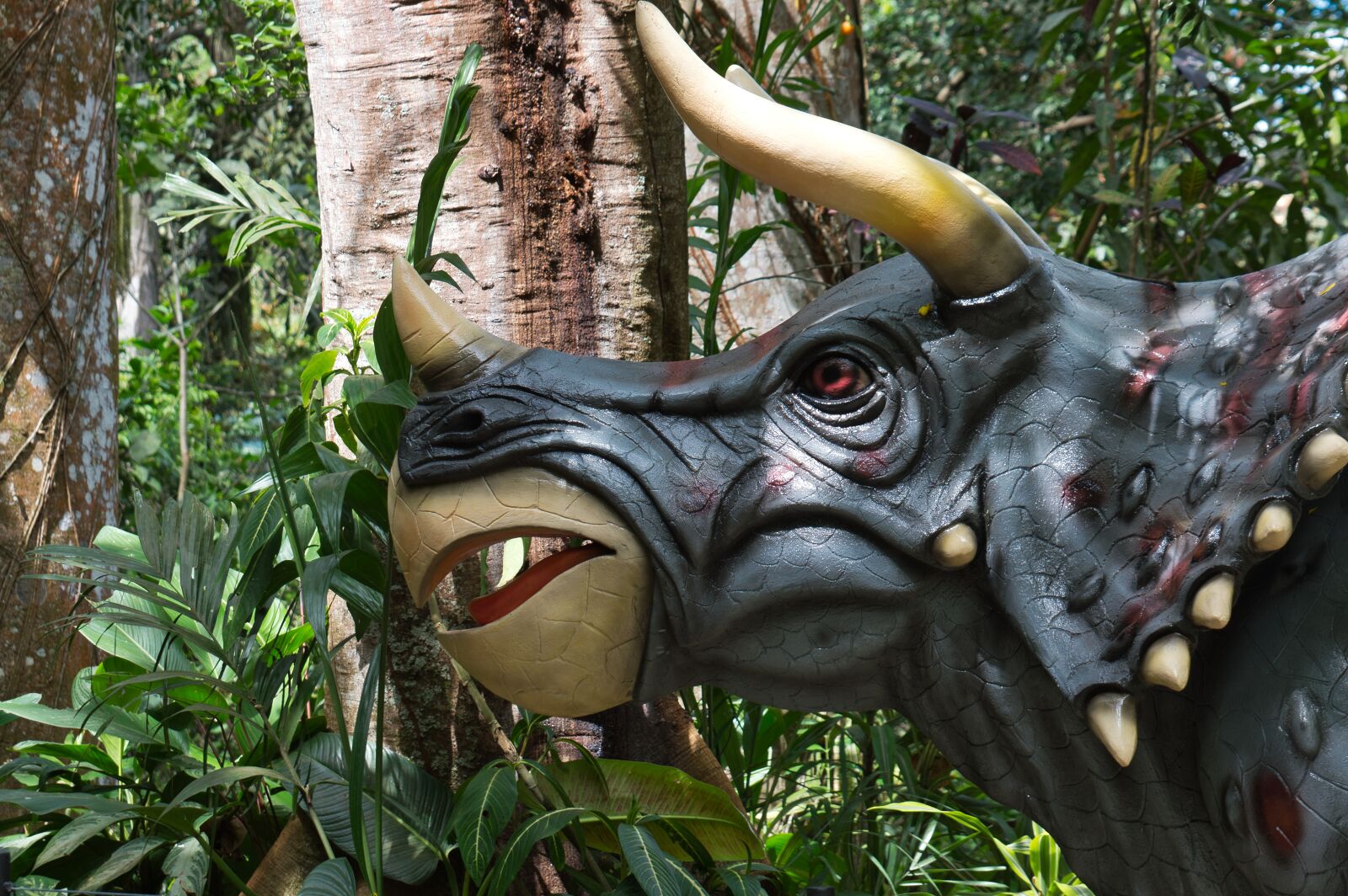 Nikon D3200 sample photo. Dinosaur, costa rica, statue photography